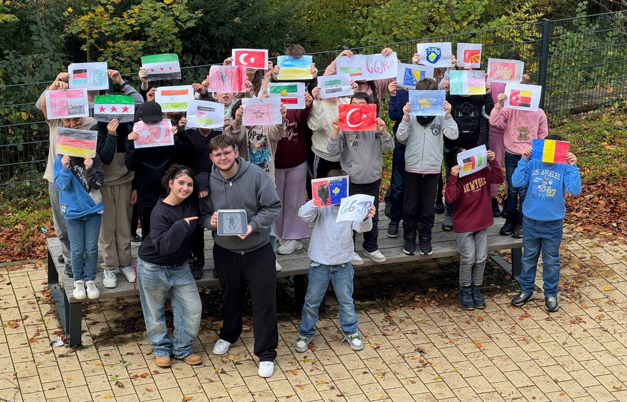  Die AKtion auf dem Schulhof. 