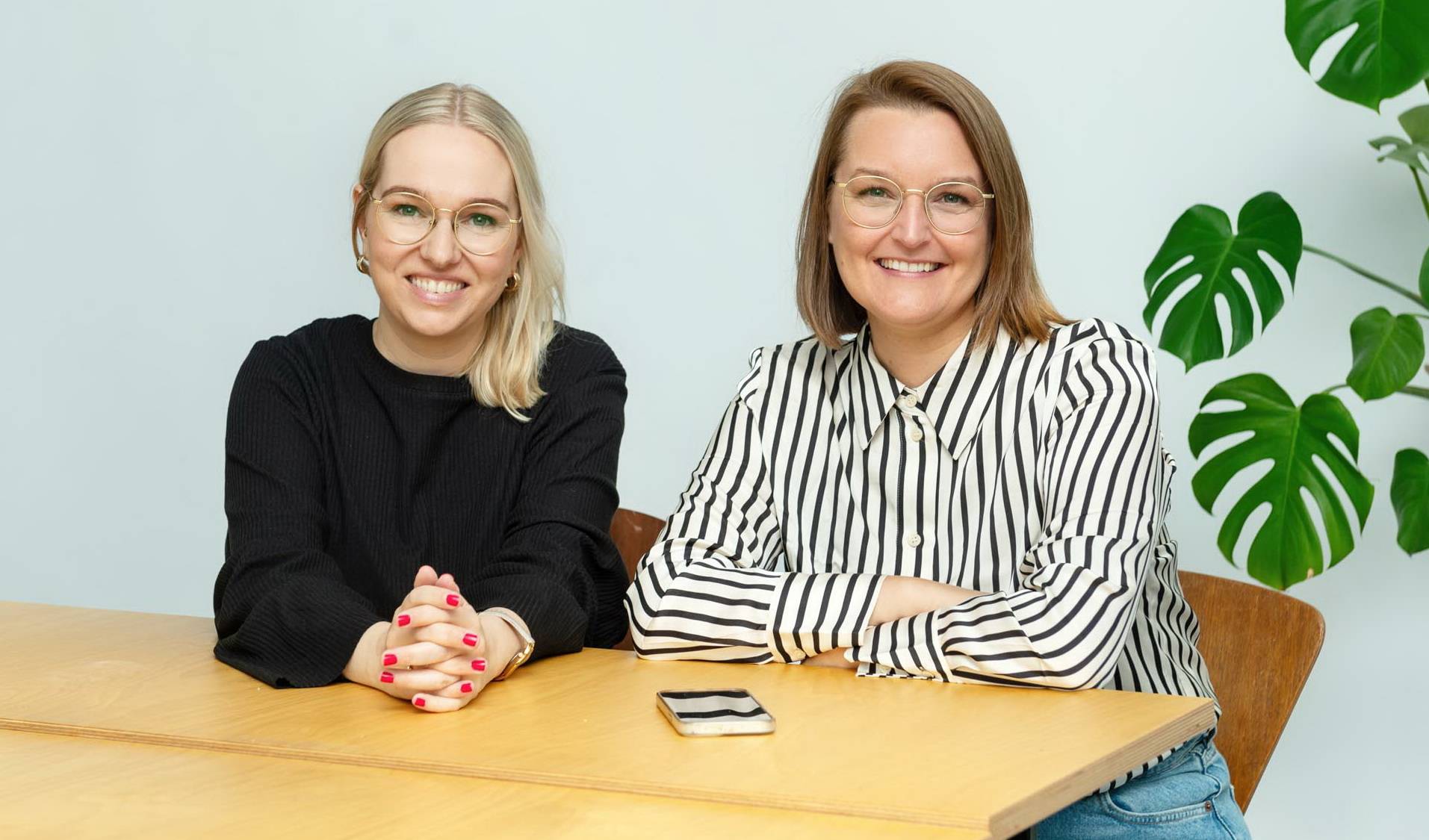  Julia Lenders (li.) und Kyra Senkel. 