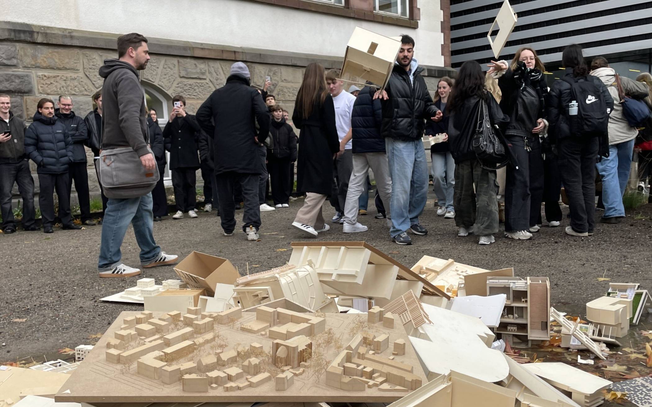 Im Amberhof, dem Vorplatz des Hauptgebäudes