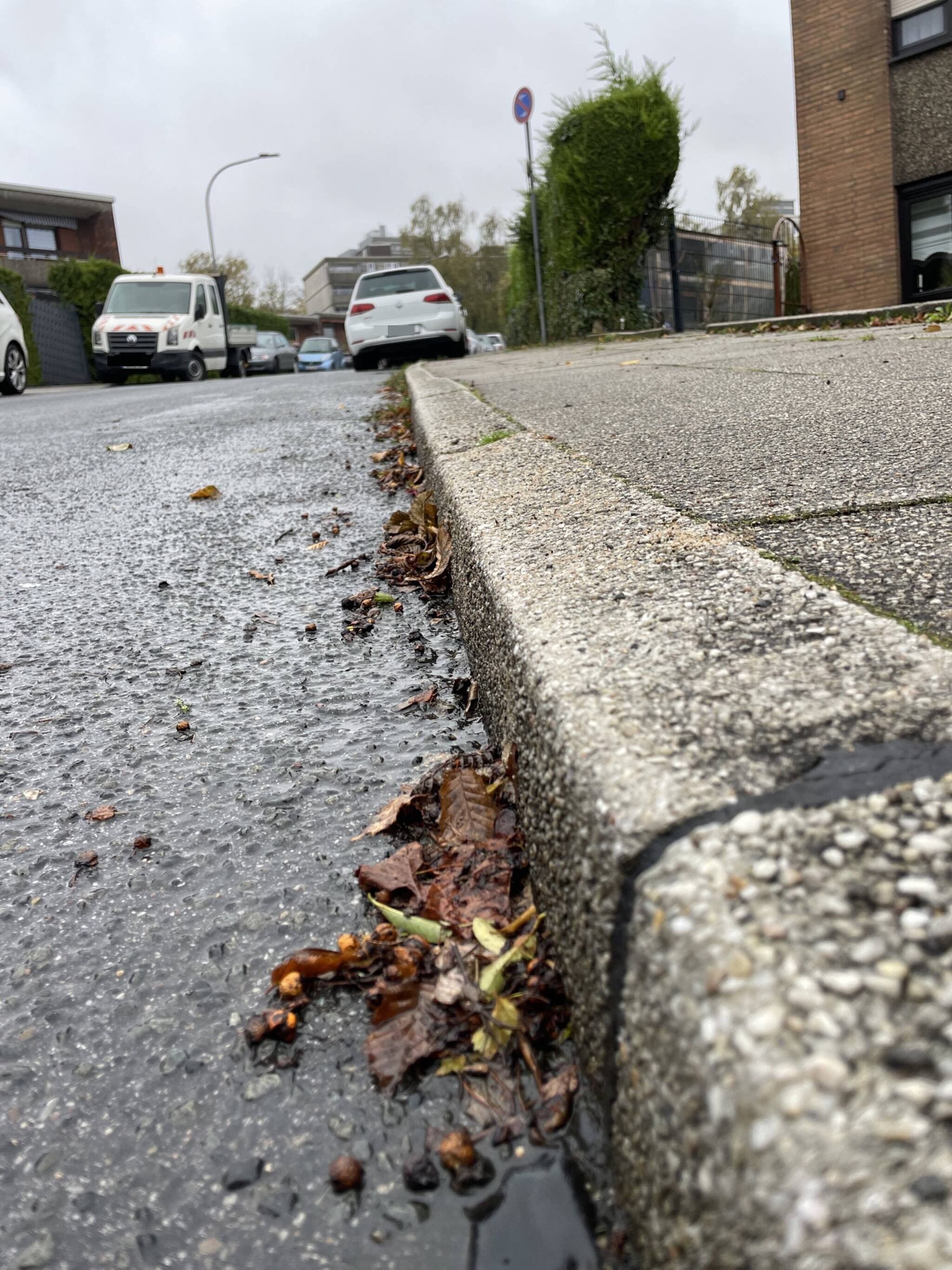 Familie Chreim und Yassine wollen 2020 den Bordstein absenken, bekommen aber eine Absage erteilt.