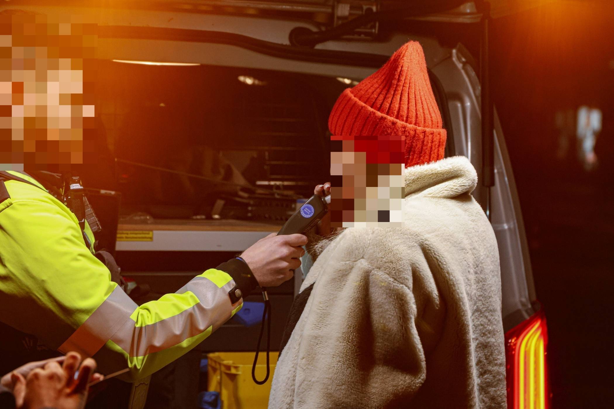  Es wurden zahlreiche Atemalkoholtests durchgeführt. 