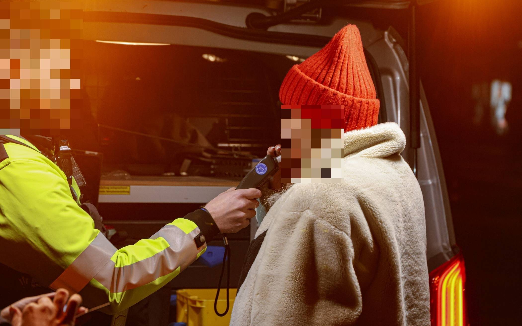 Es wurden zahlreiche Atemalkoholtests durchgeführt.