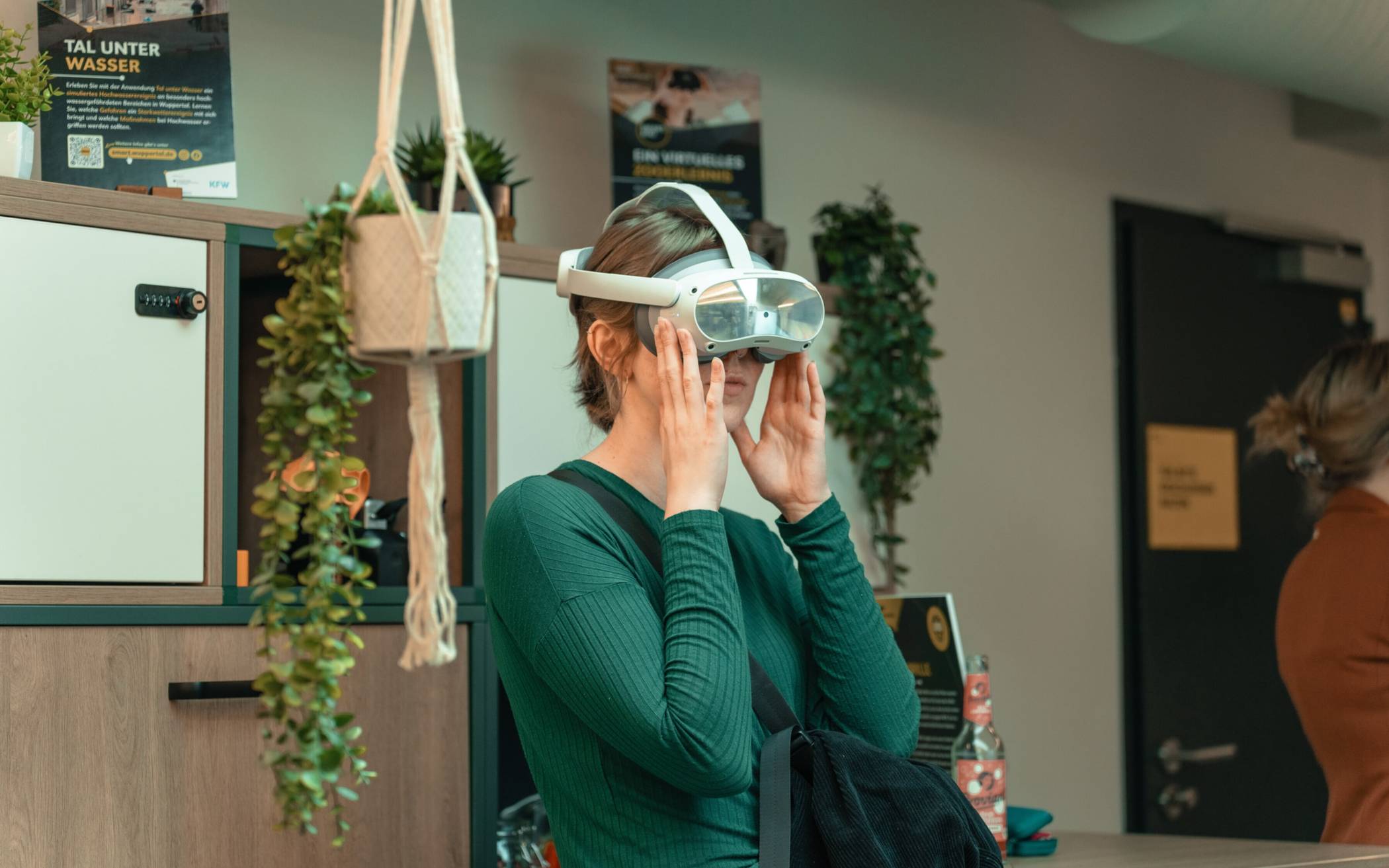 Mit der VR-Brille lässt sich die