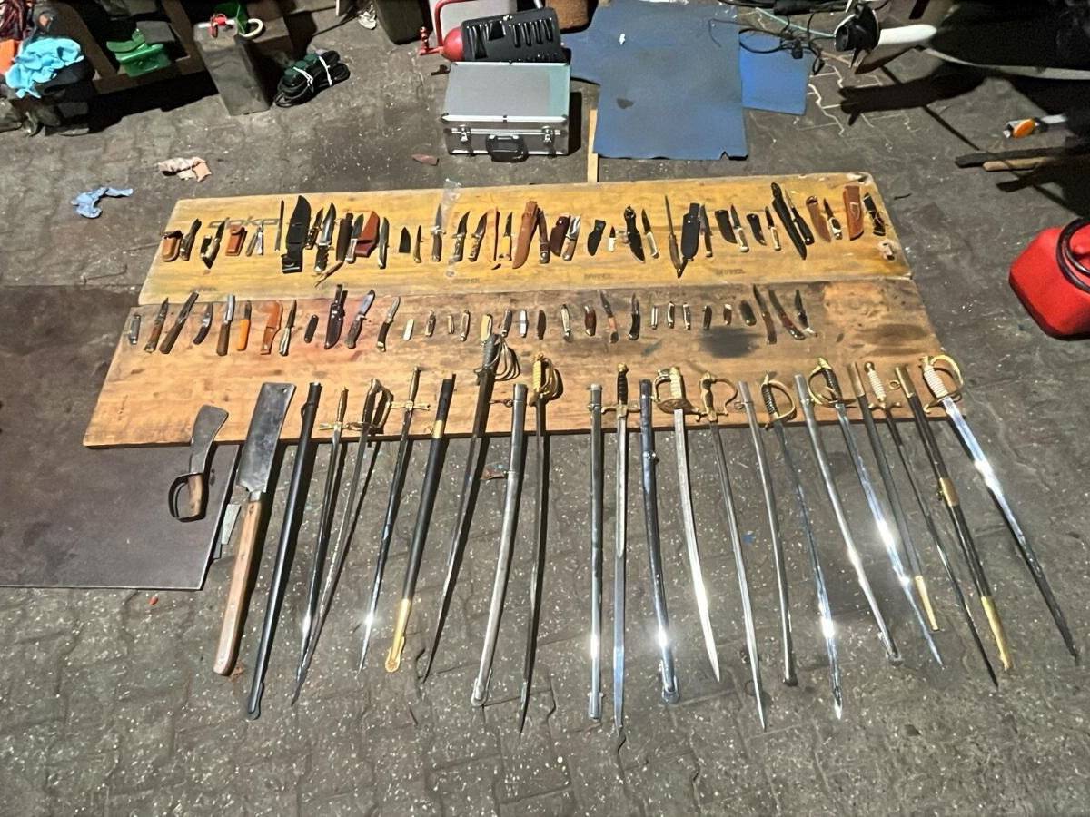 Waffenfunde nach Hinweis eines Bürgers