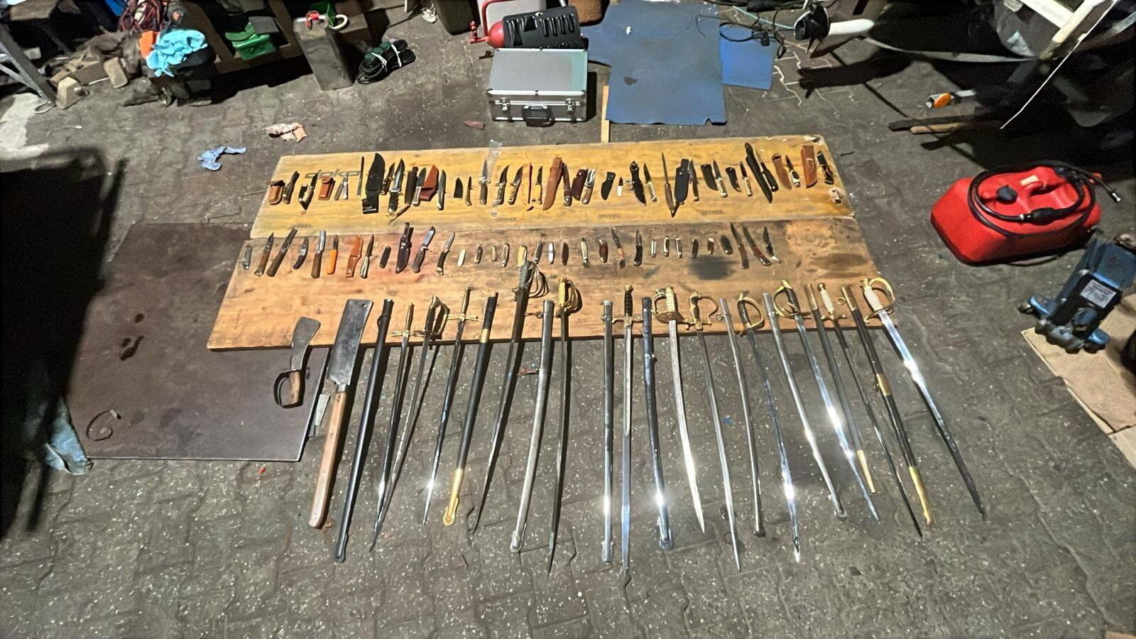 Einige der beschlagnahmten Waffen.