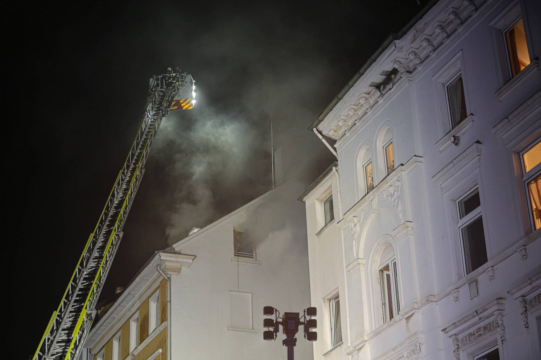  Die Drehleiter in der Gronaustraße. 