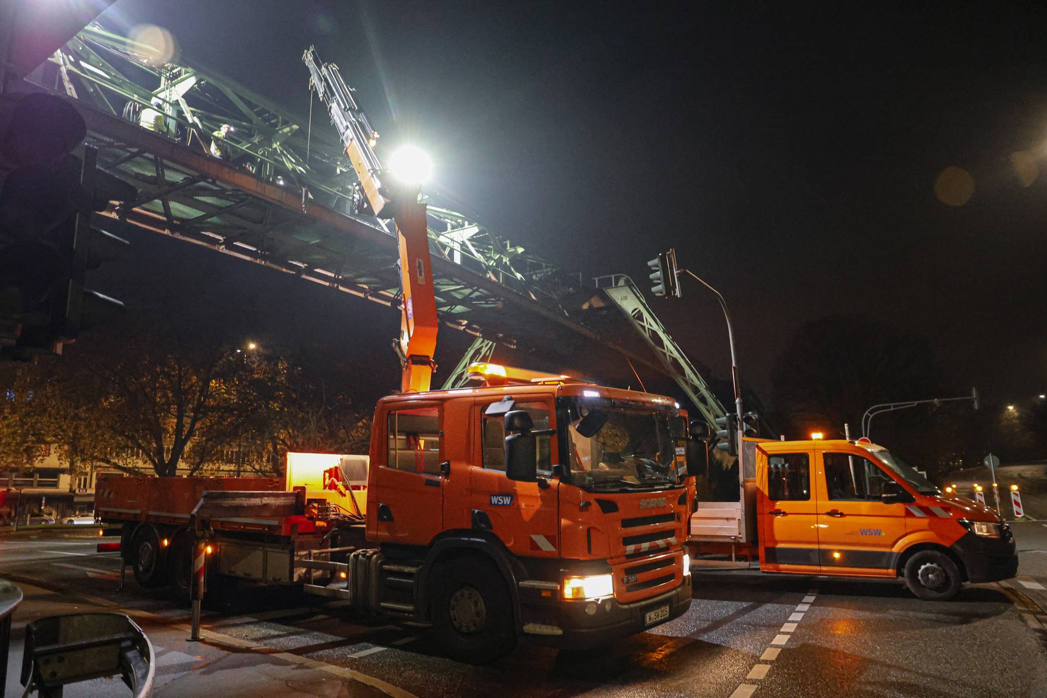 Die Brücke ist in der Nacht gesperrt.