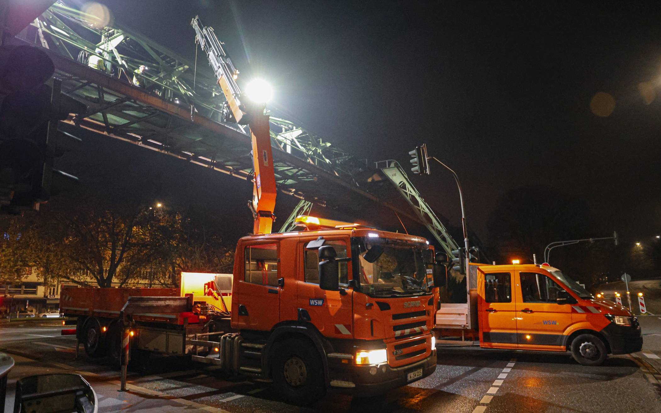 Die Brücke ist in der Nacht