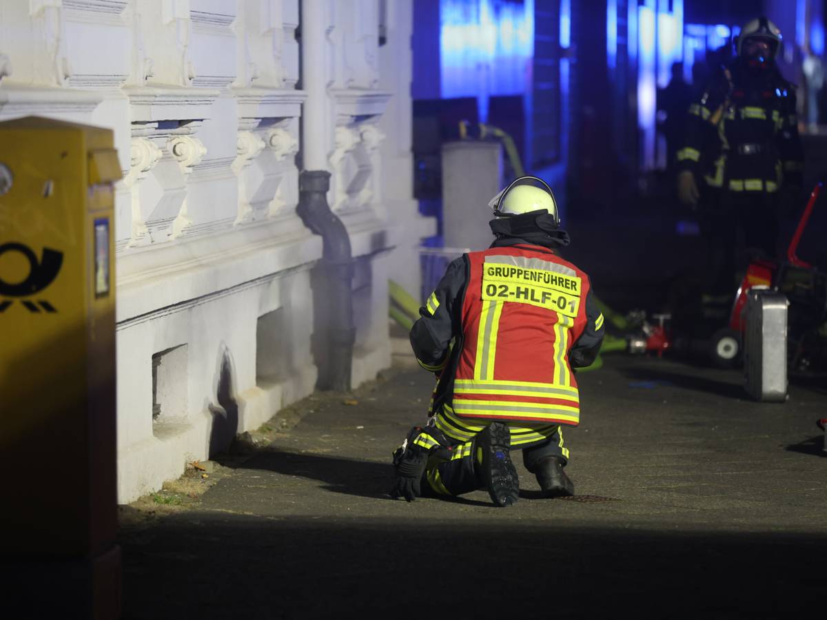 Feuerwehr rettet zwei Personen aus Haus im Rauental