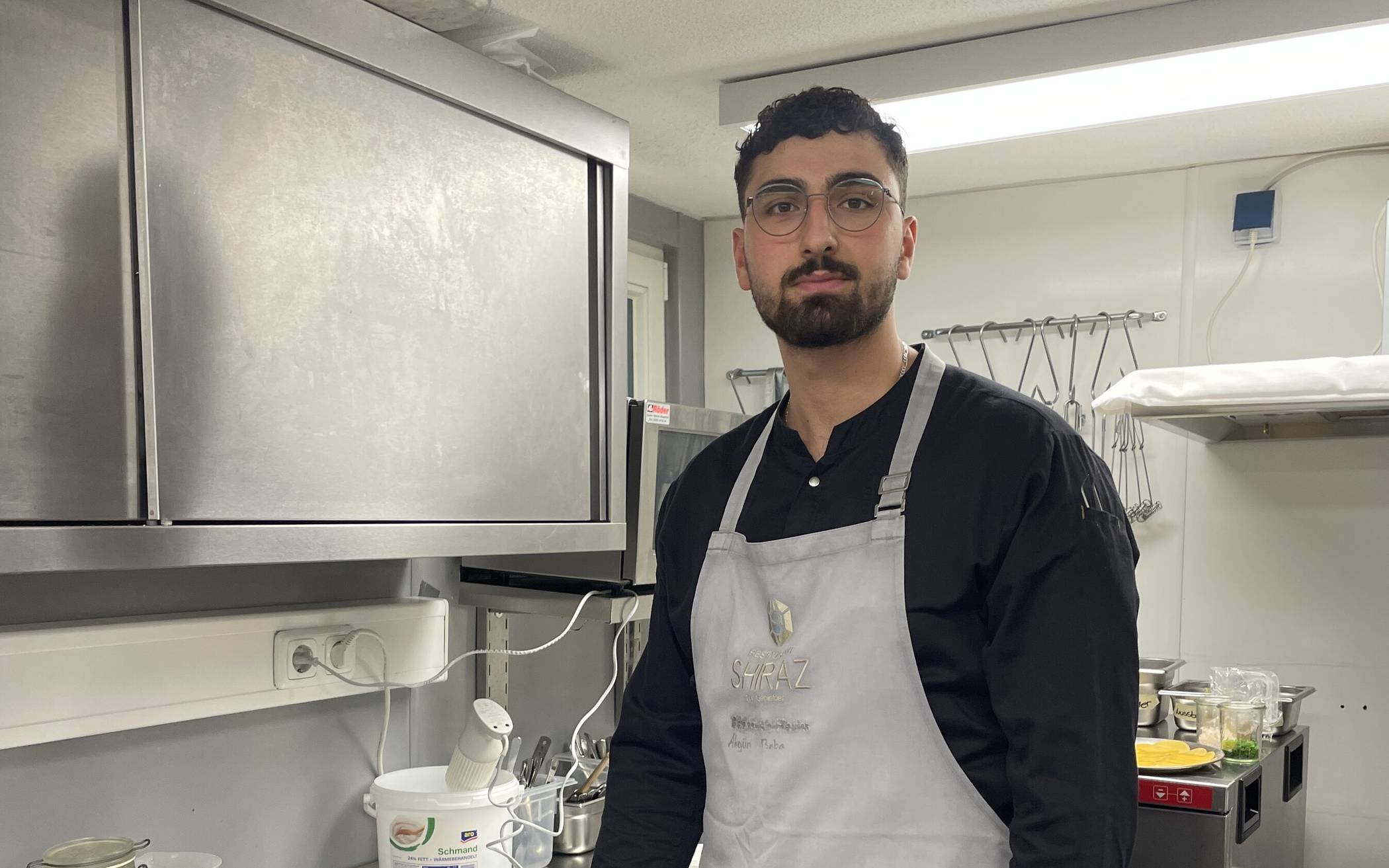 Sous-Chef Pierre Amar (22) kommt ebenfalls aus Syrien - aus der Stadt Al-Suwaida, und kocht mit Reyad Danah in der Küche des Shiraz.