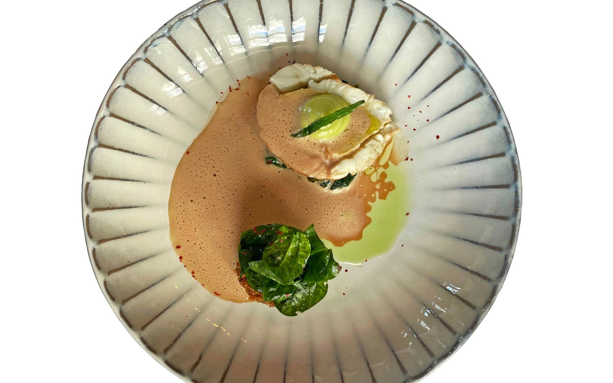   Die Seezunge mit Lachsfarce, Tomaten-Estragon-Beurre-Blanc, Couscous und Spinat schmeckt cremig, würzig und so fein, dass man kurz vergisst zu atmen.  