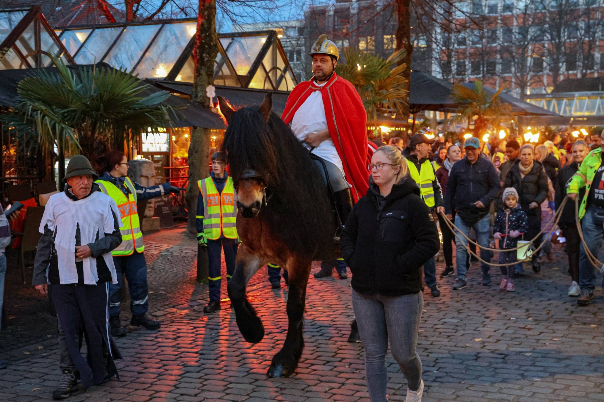 St. Martin beim Ritt durch das Luisenviertel.