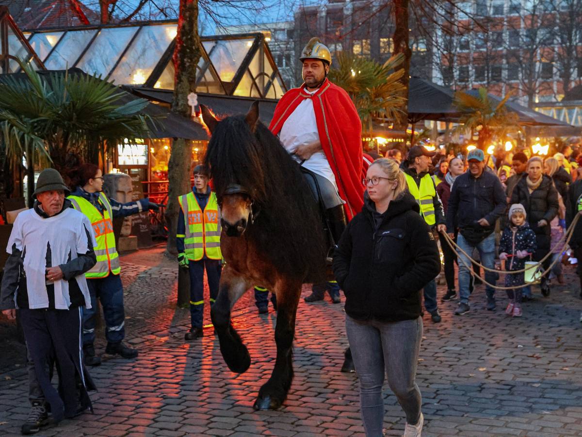 3.500 Menschen beim Martinszug in Elberfeld