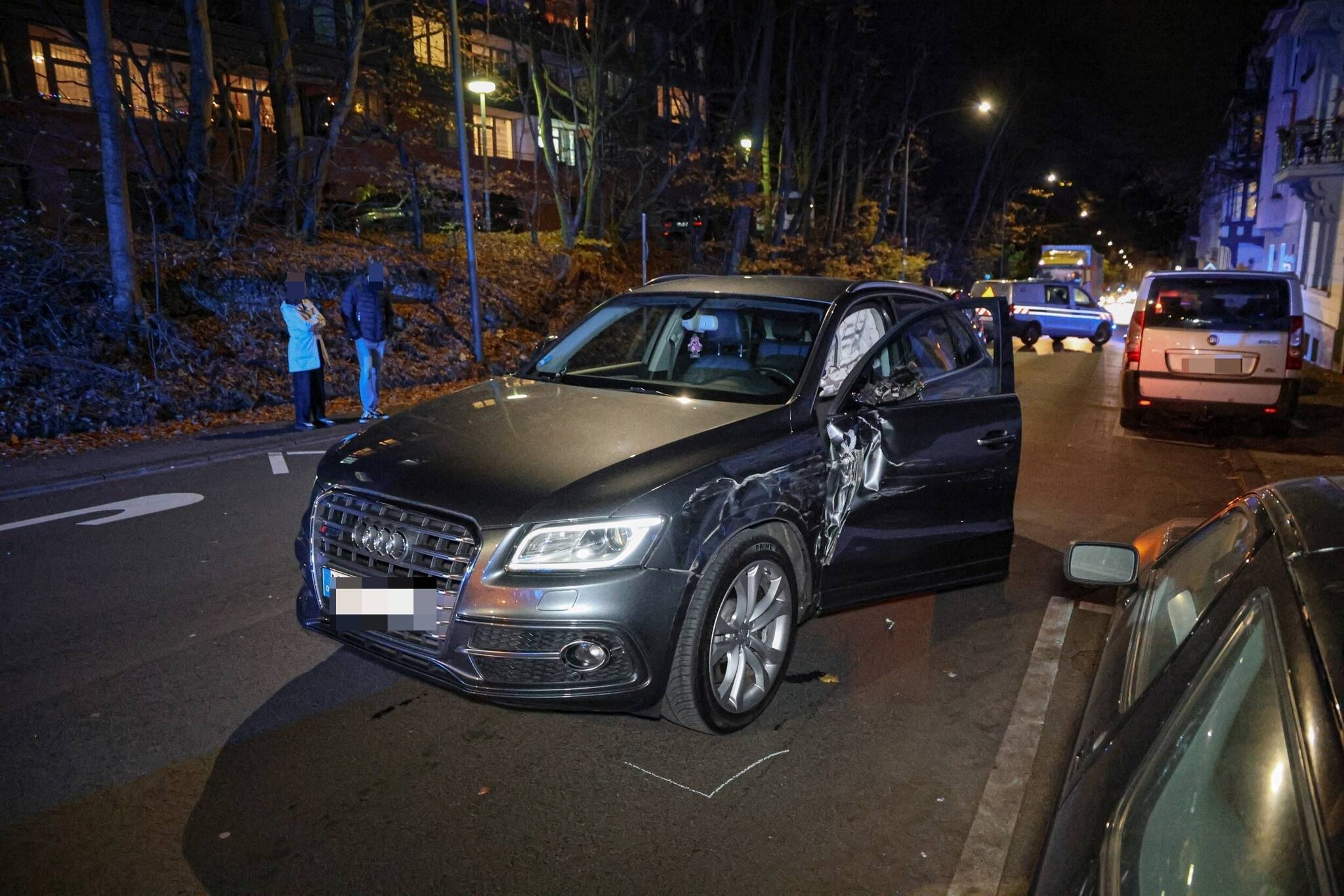 Nicht nur der Audi war erheblich beschädigt.