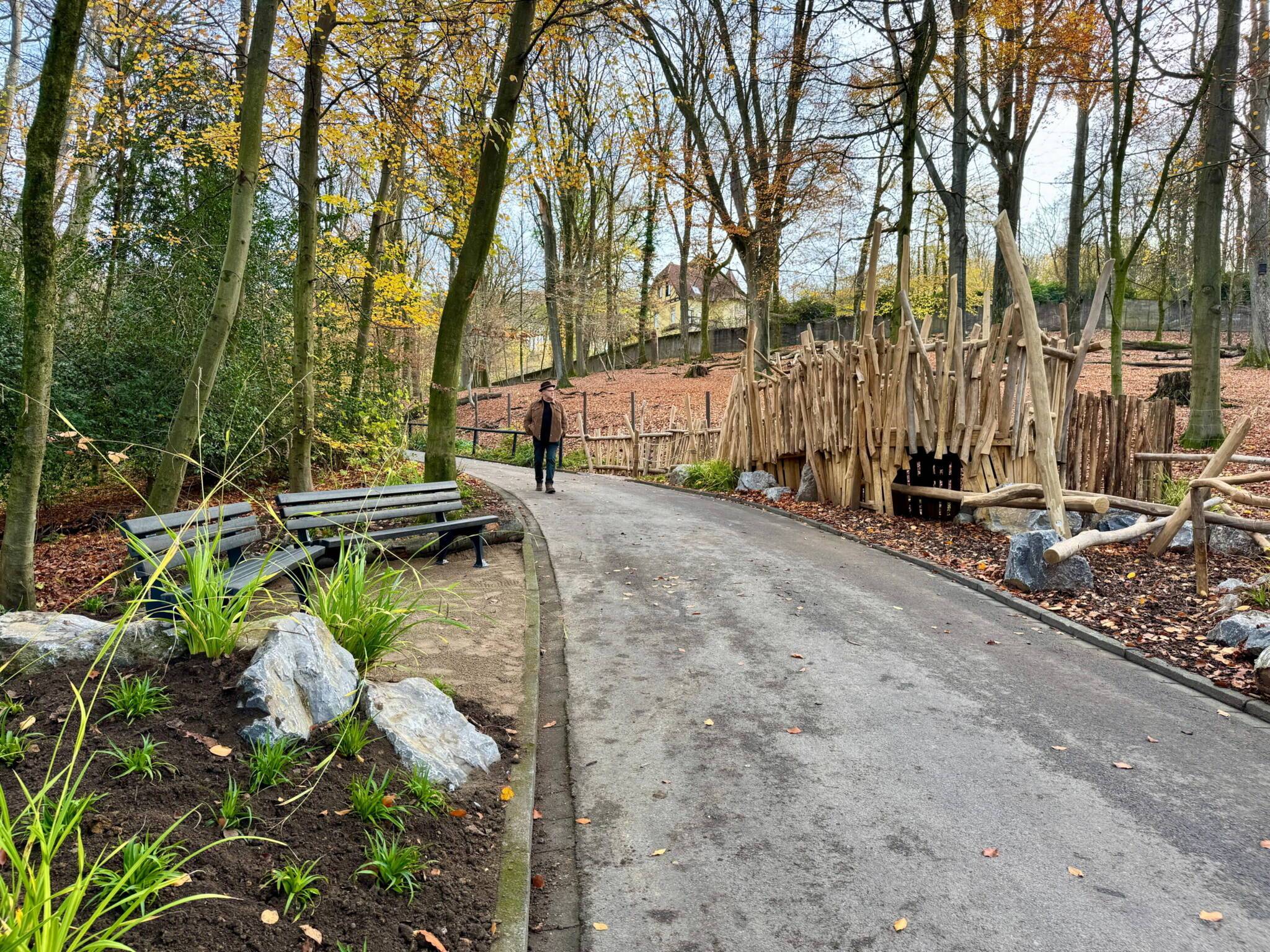 Das Podest passt sich der Umgebung an.