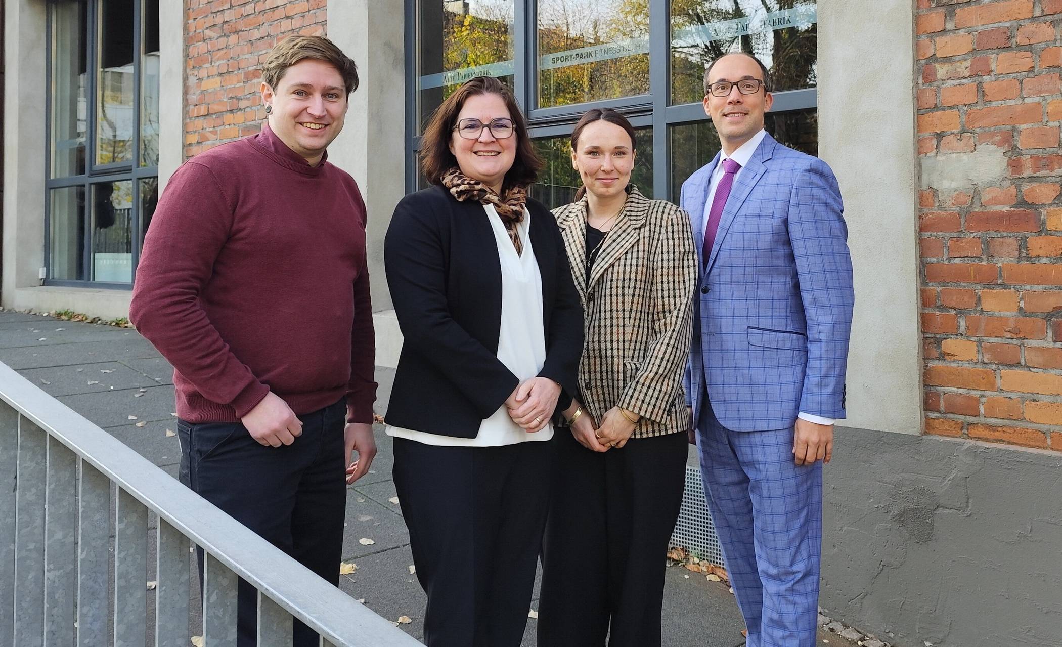  Von li.: Dominic Becker und Eva Platz (beide Wirtschaftsförderung Wuppertal) mit Lara Brentano und Nico Schröder (beide hystreet.com). 