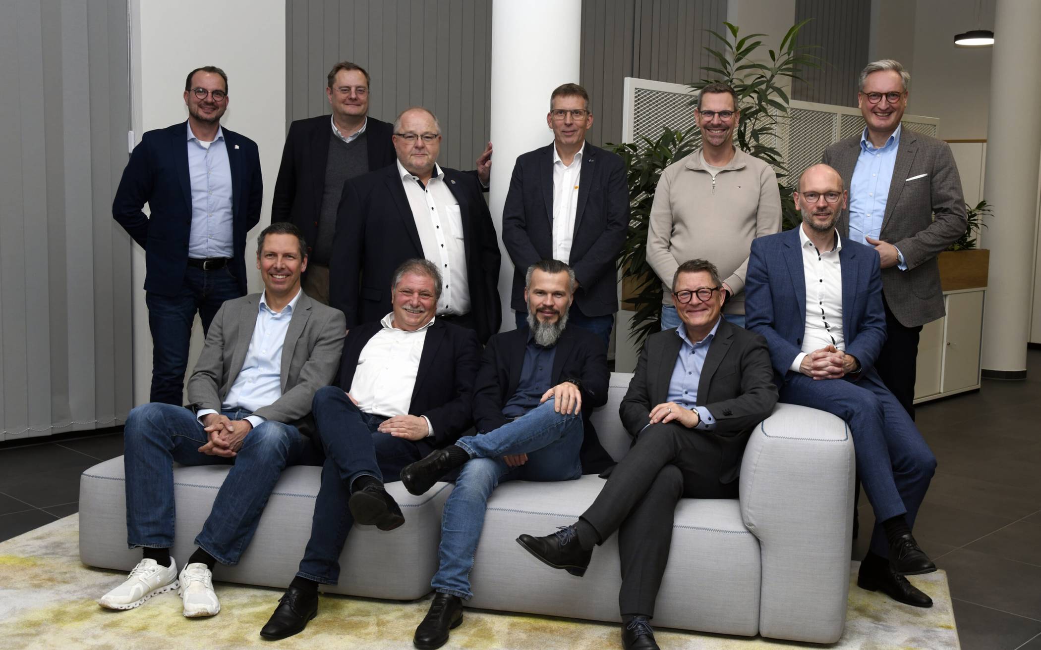 Alle in einem Innungs-Boot  - stehend