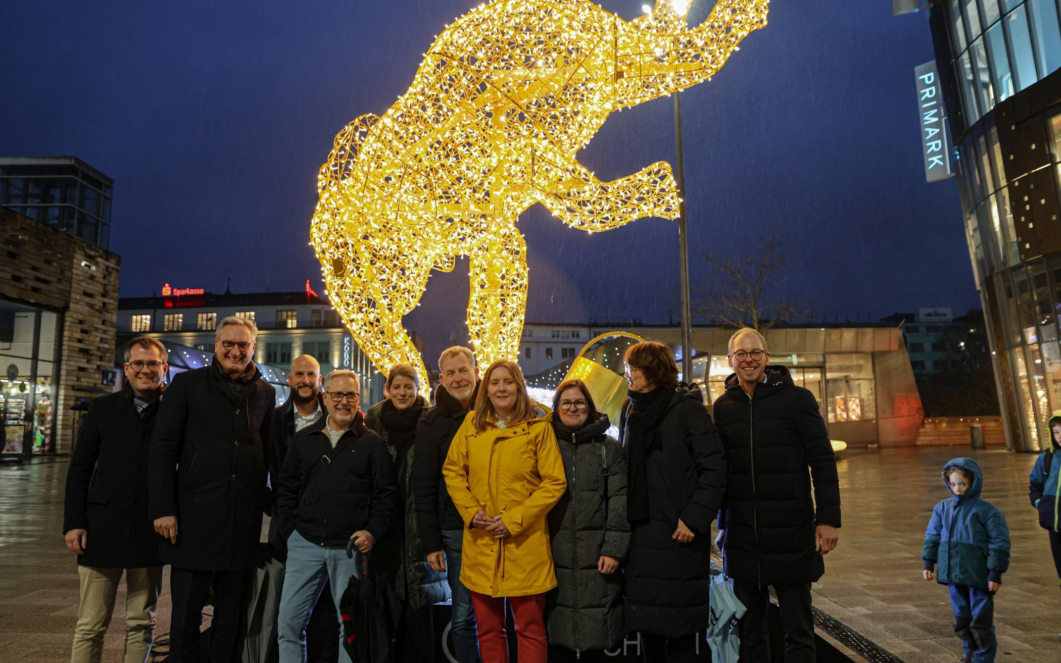 Die Protagonistinnen und Protagonisten vor dem