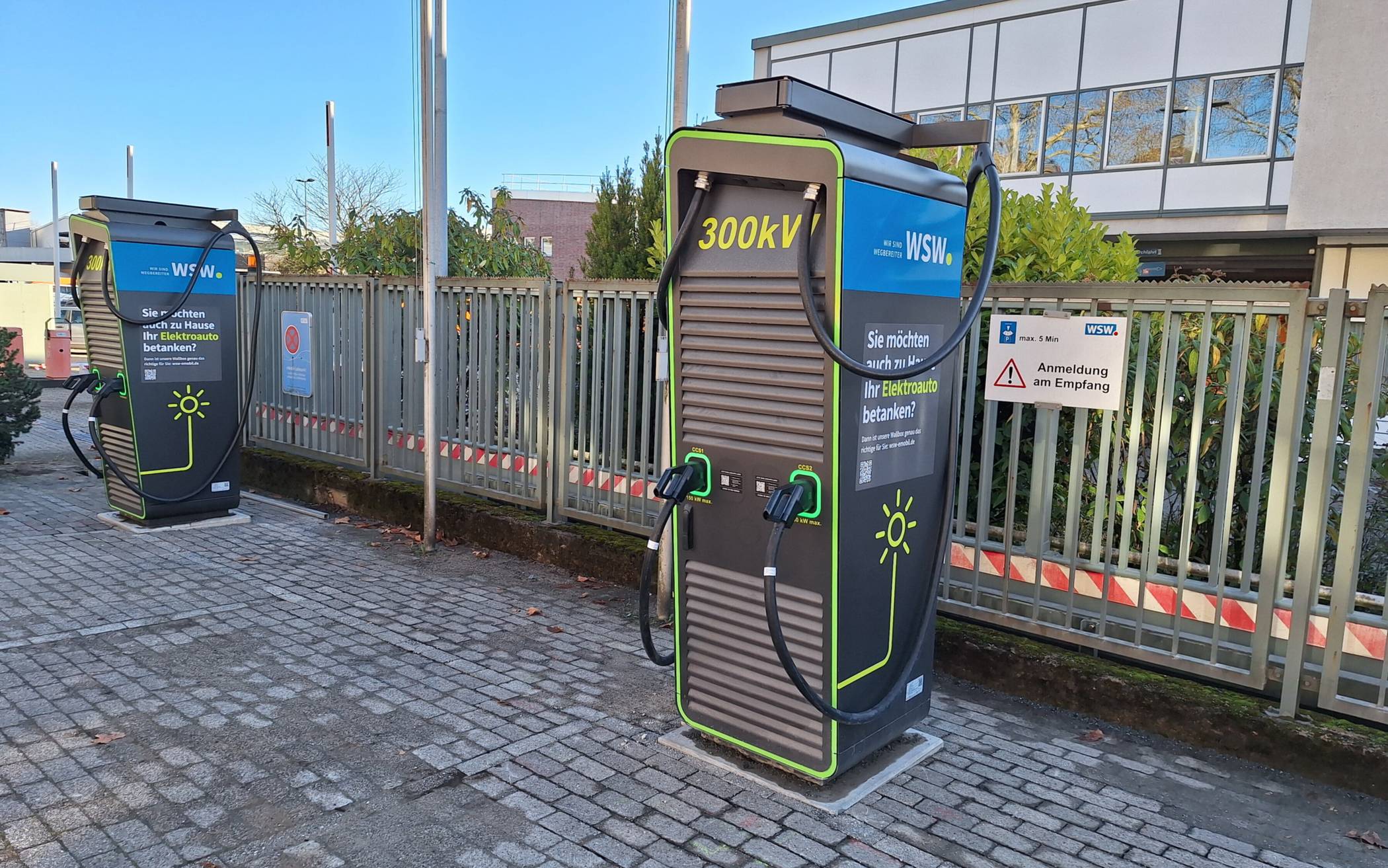 Die beiden neuen Schnellladestationen.