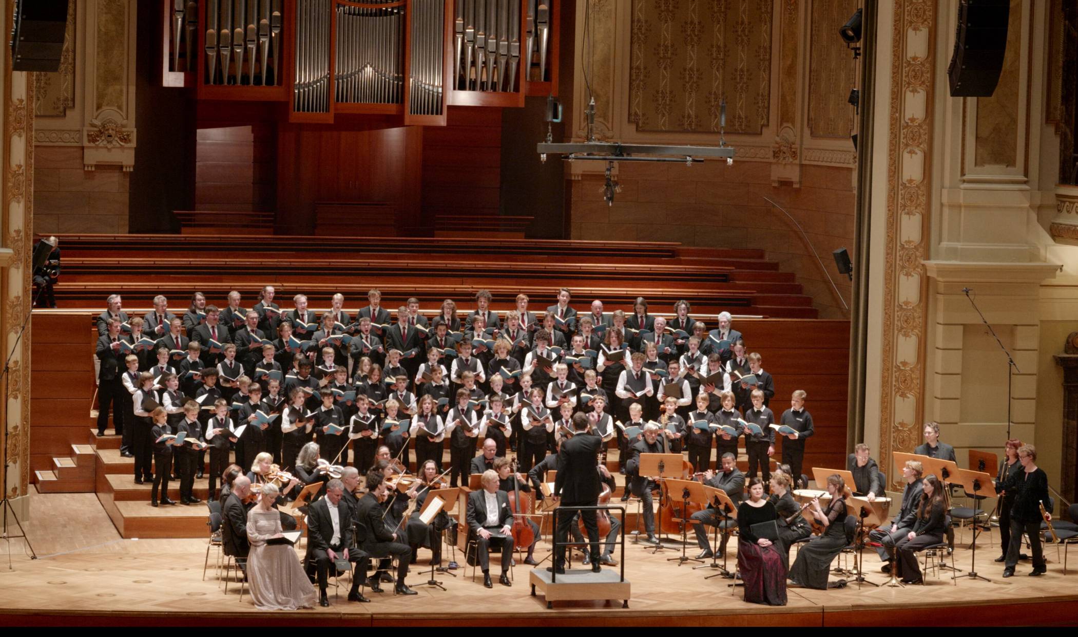  Die Kurrende in der Stadthalle mit Bachs Weihnachtsoratorium, das jetzt fest zum jährlichen Repertoire gehört. 