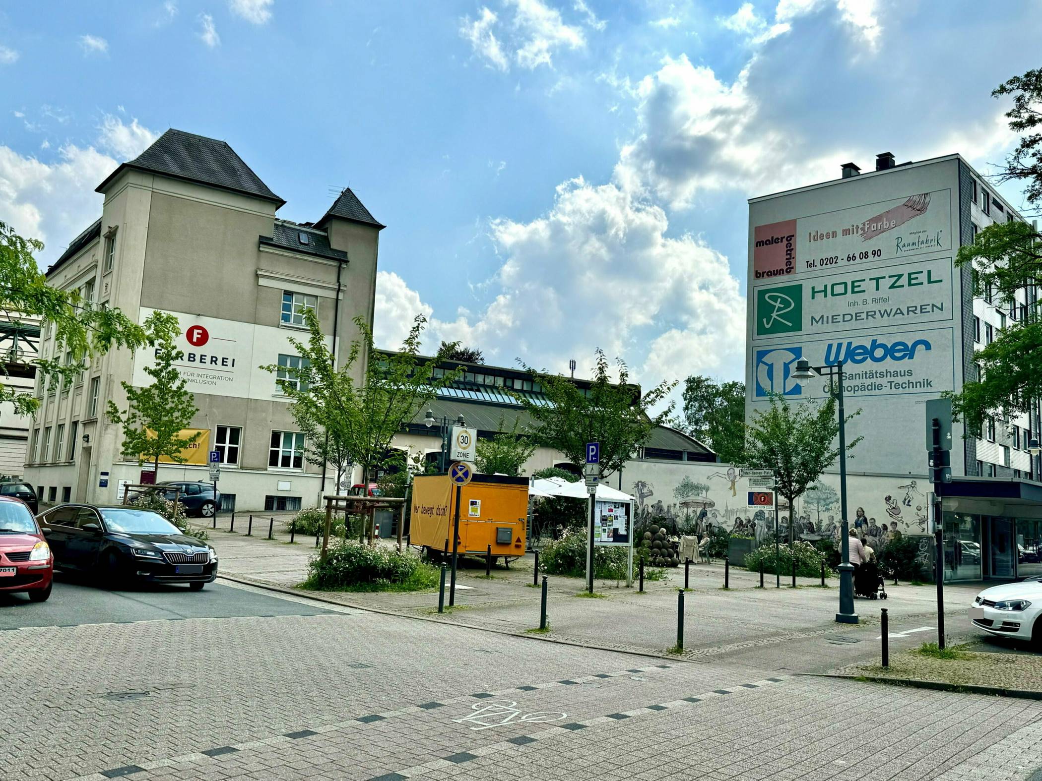  Auch die Färberei beteiligt sich. 