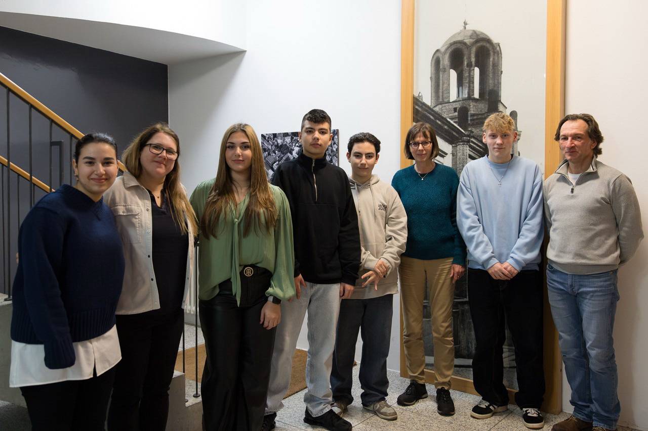  Die Beteiligten in der Begegnungsstätte. 