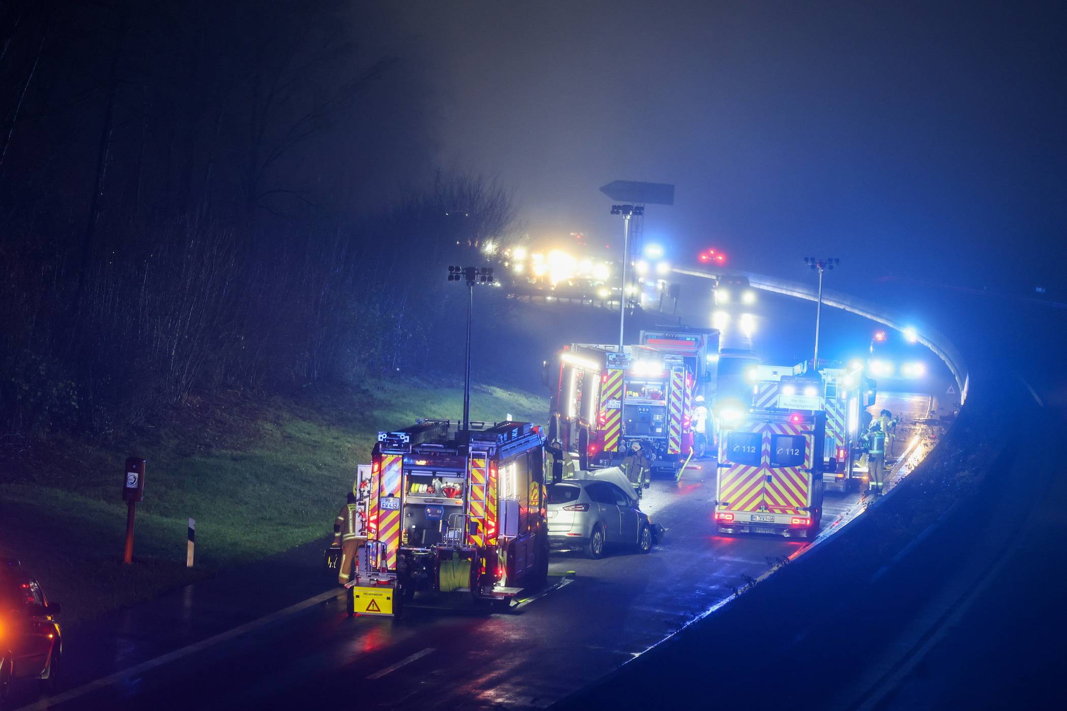 Zahlreiche Einsatzkräfte eilten zur Unfallstelle.