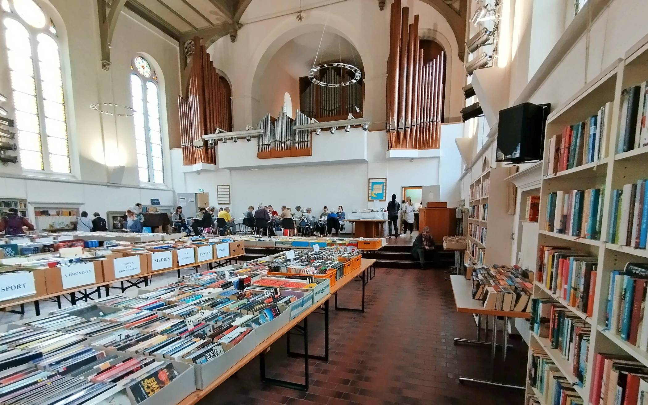 Großer Büchermarkt zum Advent ...