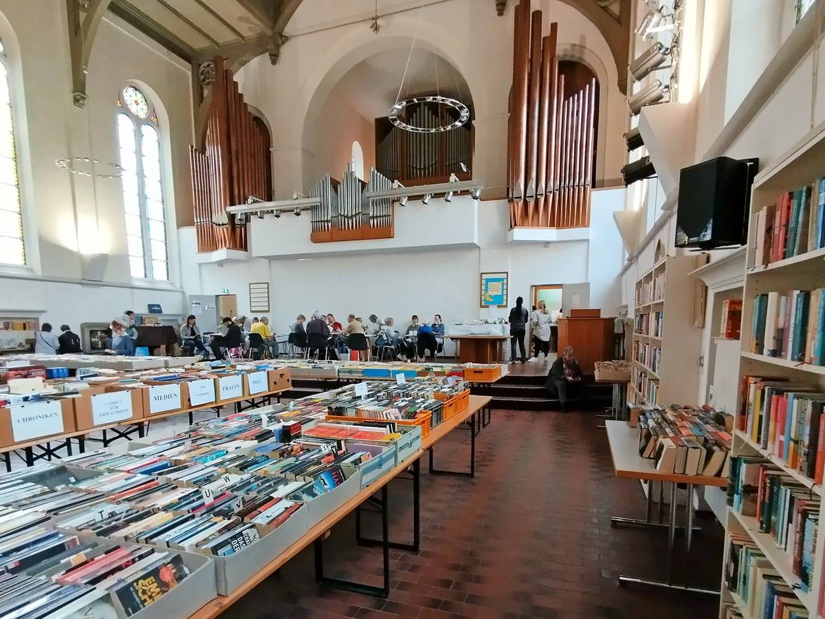 Großer Büchermarkt zum Advent ...