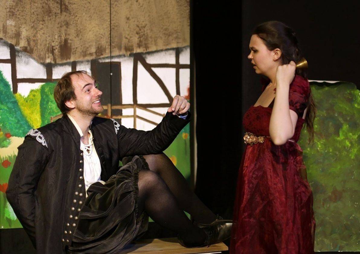 as "Dead Parrot Theatre" präsentiert in