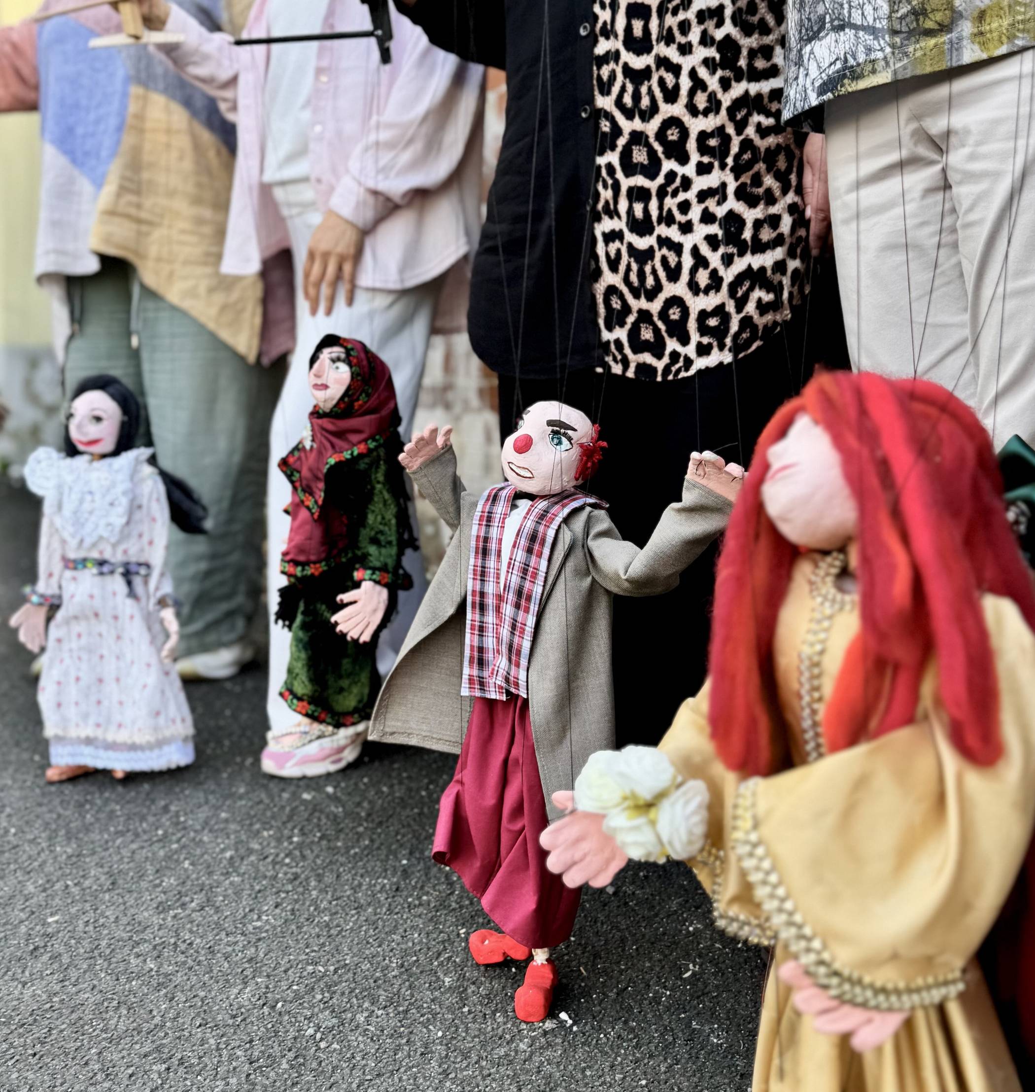  Einige der Marionetten. 