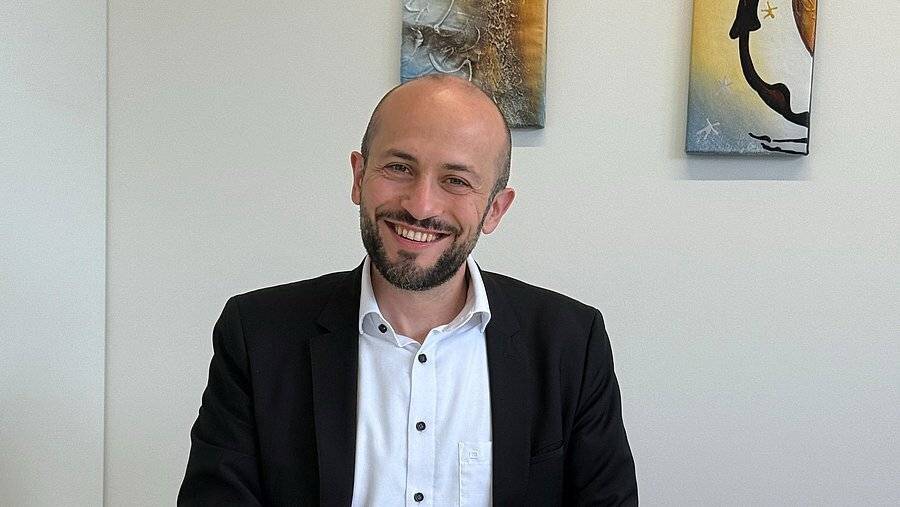 Bilal Gökce ist Professor für Werkstoffe und Additive Fertigung in der Fakultät für Maschinenbau und Sicherheitstechnik an der Bergischen Universität.