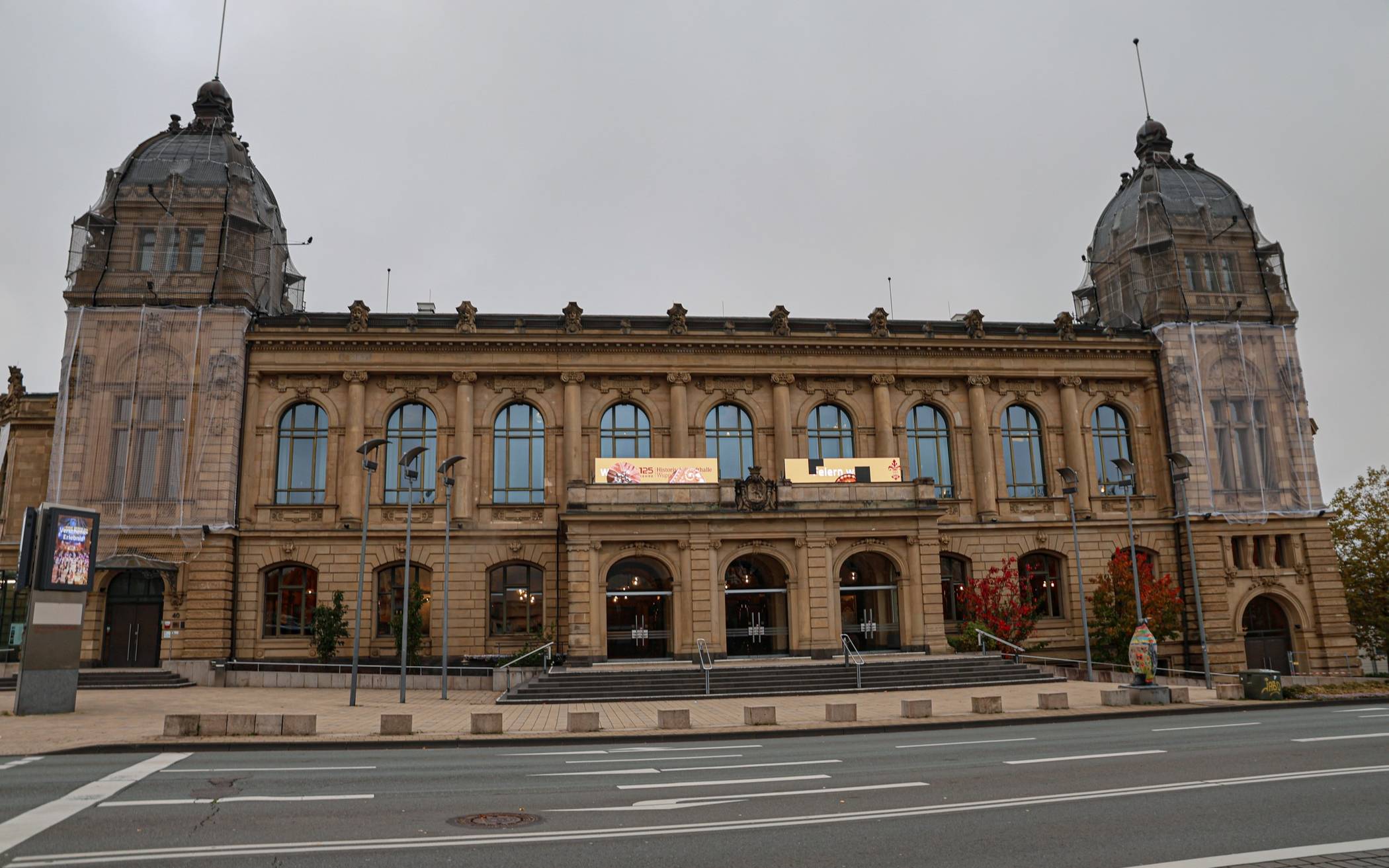 Teile der Fassade sind gesichert.