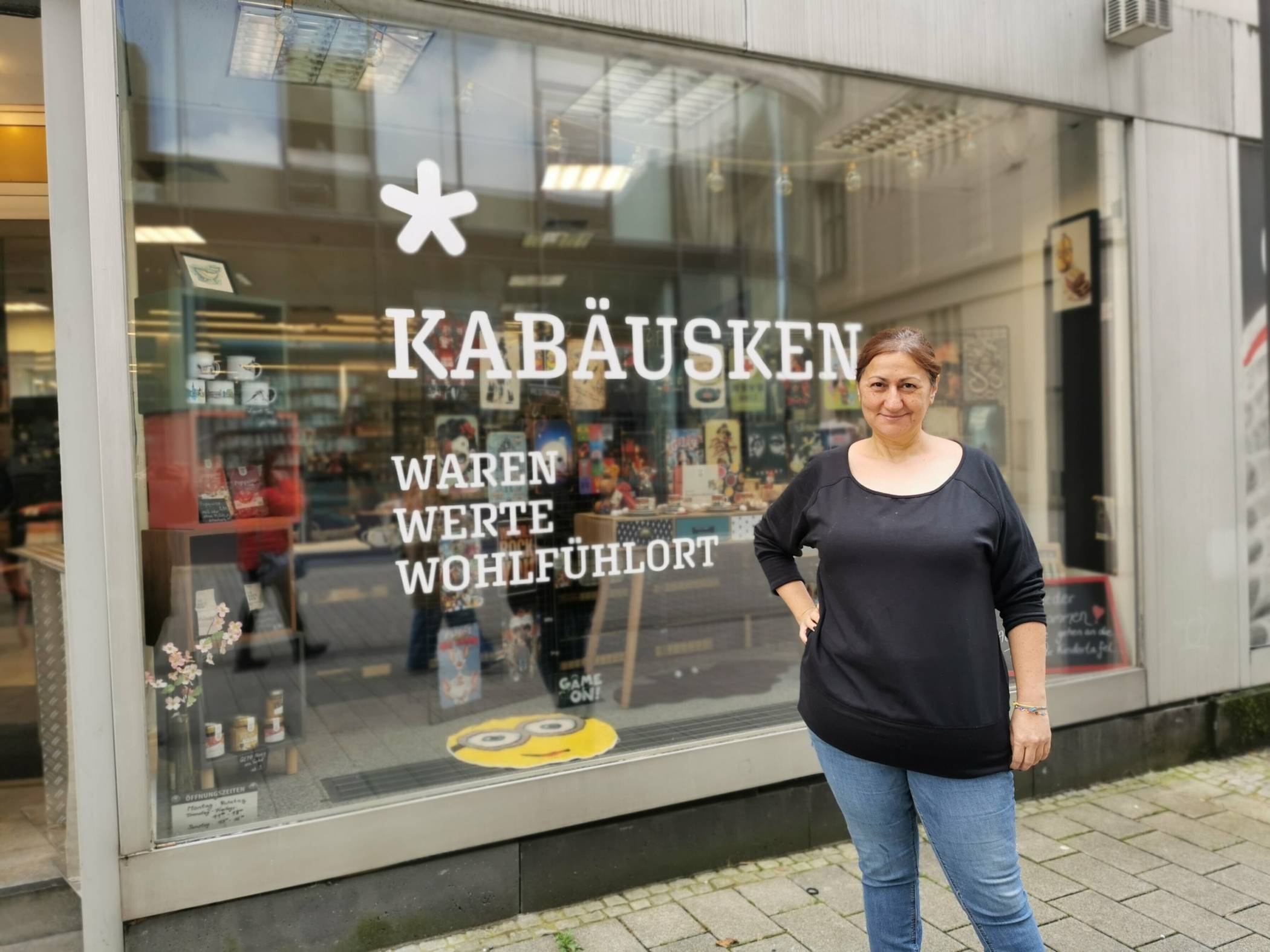  Figan Serikaya vor dem „Kabäusken“. 