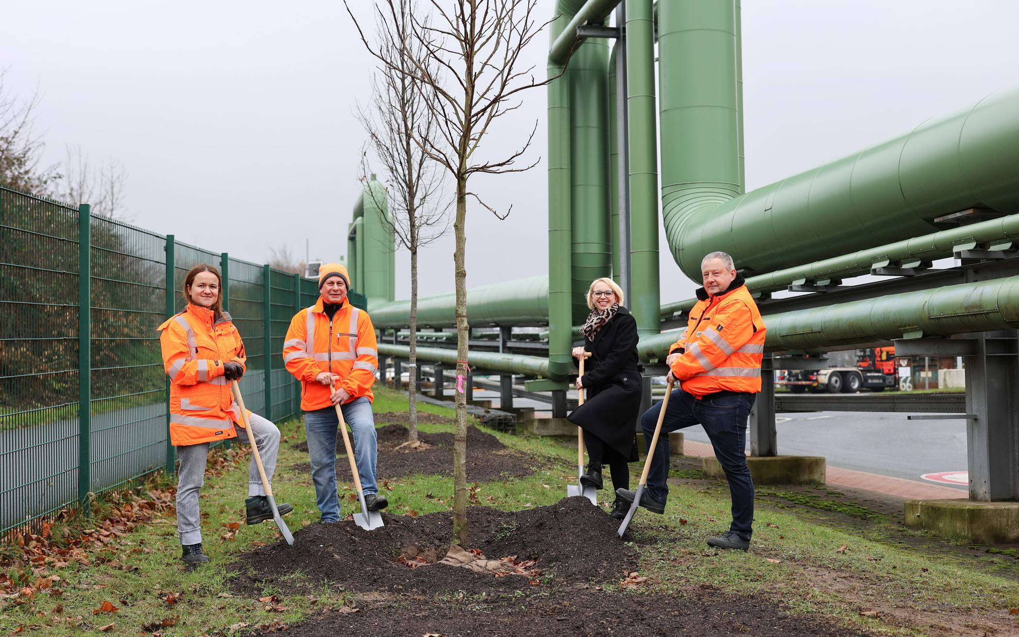 Von li.: die AWG-Nachhaltigkeitsbeauftragte Diana Boiko,