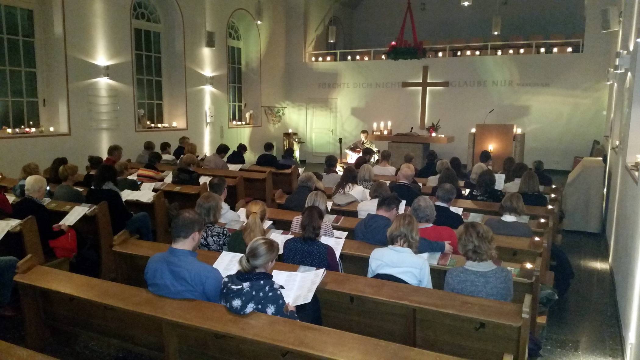  Das Adventssingen in der Ev. Kirche Dönberg. 
