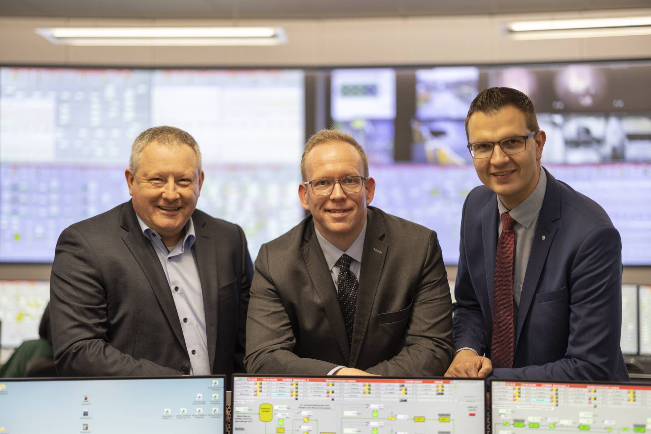  Der neue AWG-Aufsichtsratsvorsitzende Benjamin Thunecke (Mitte) mit den AWG-Geschäftsführern Sascha Grabowski (re.) und Olaf Schmidt. 