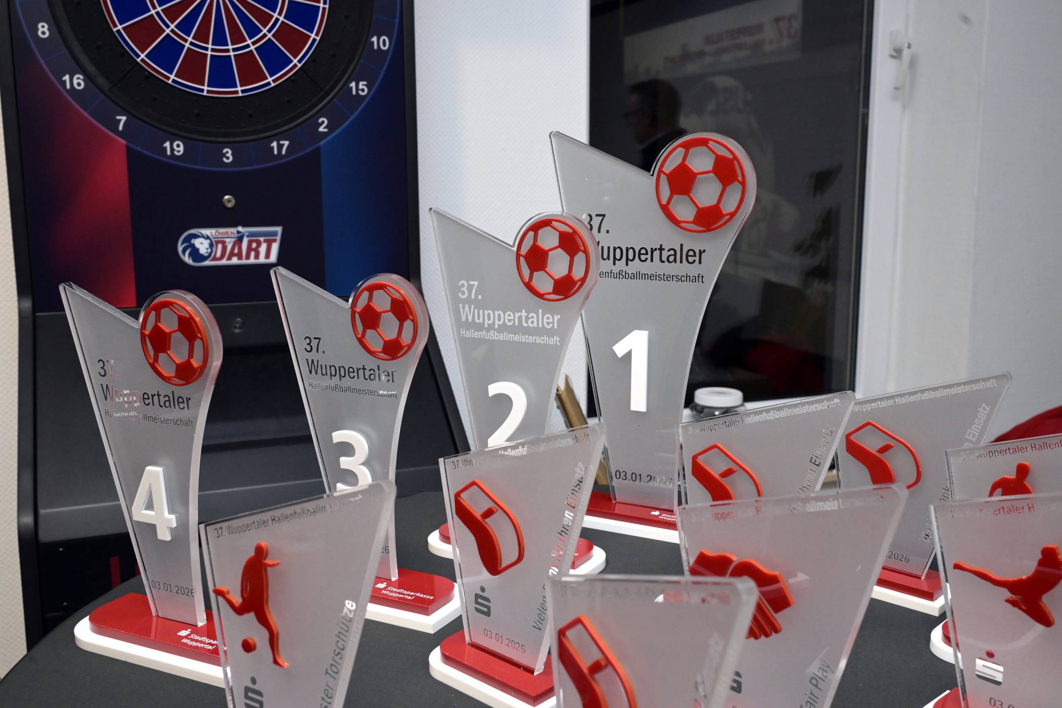 Um diese Pokale wird am 3.Januar 2026 gespielt.