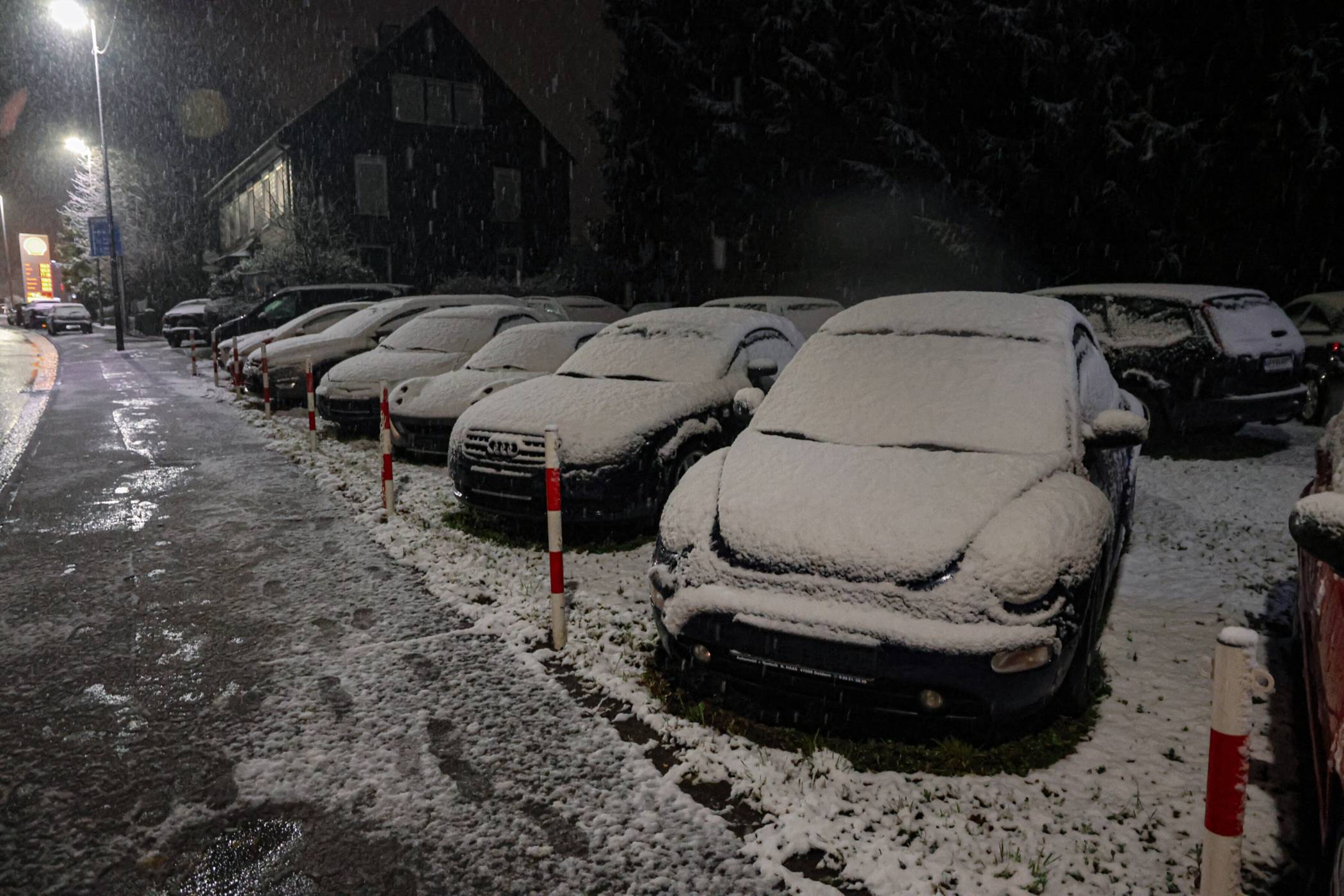  Im November fiel der erste Schnee. 