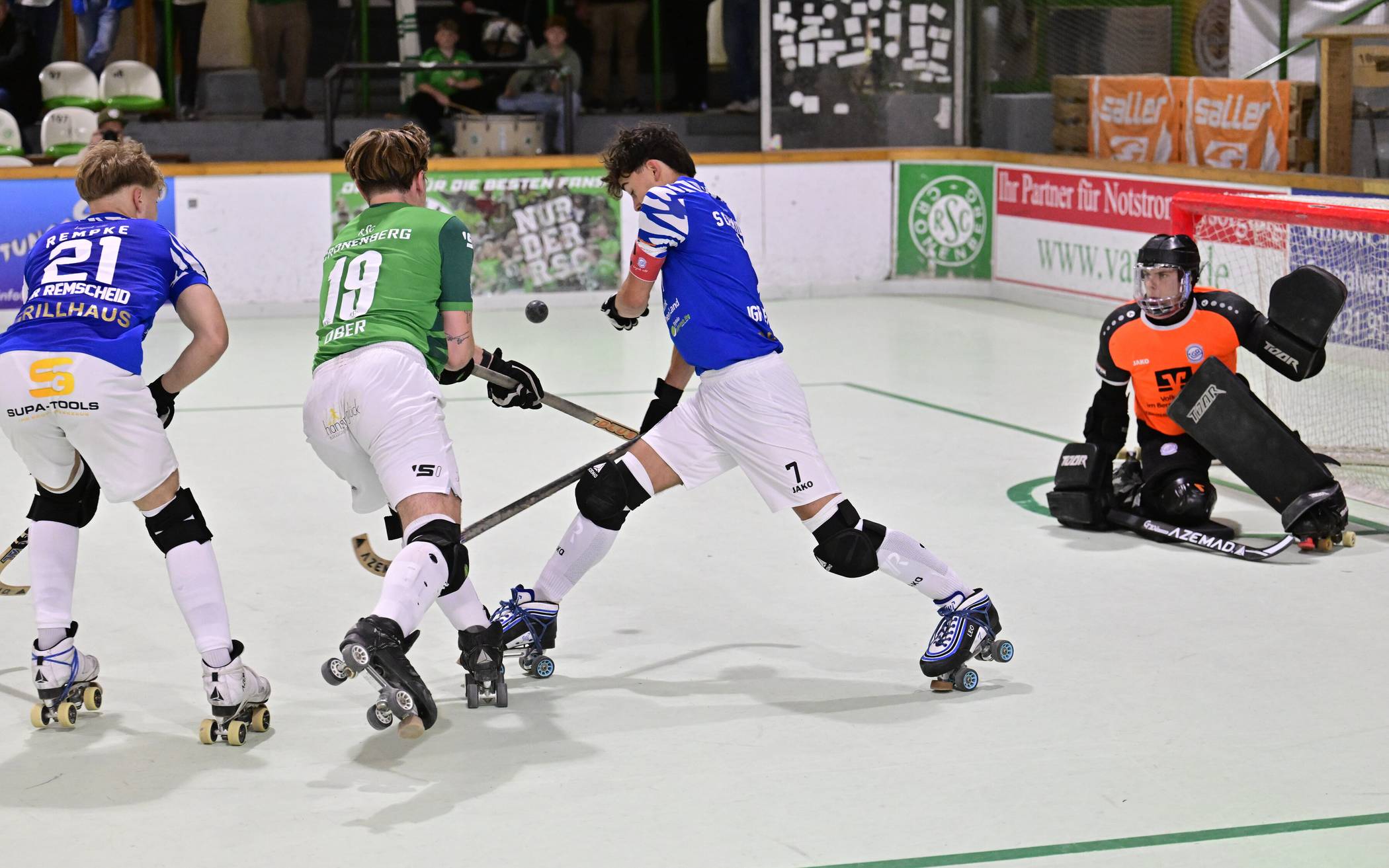 Szene aus dem Bundesliga-Duell zwischen dem