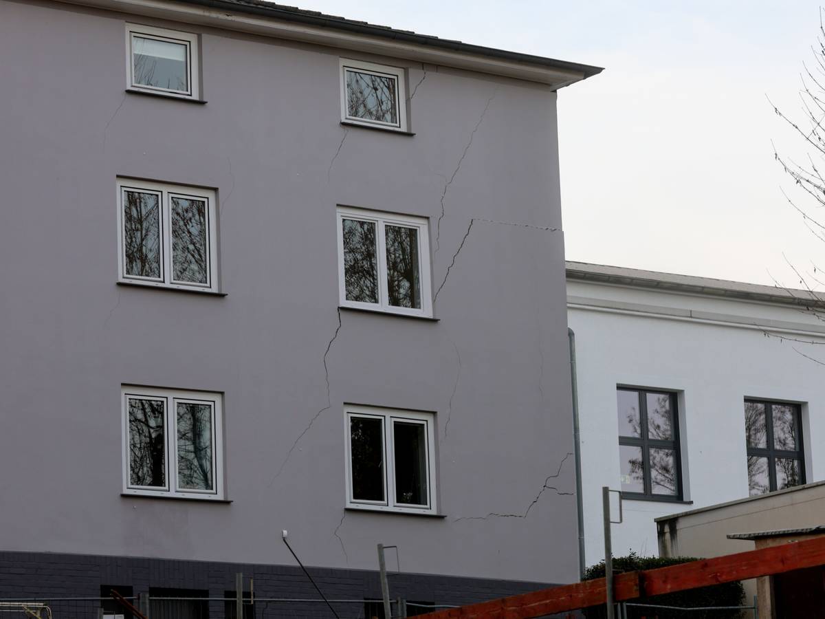 Mehrfamilienhaus in Elberfeld droht einzustürzen