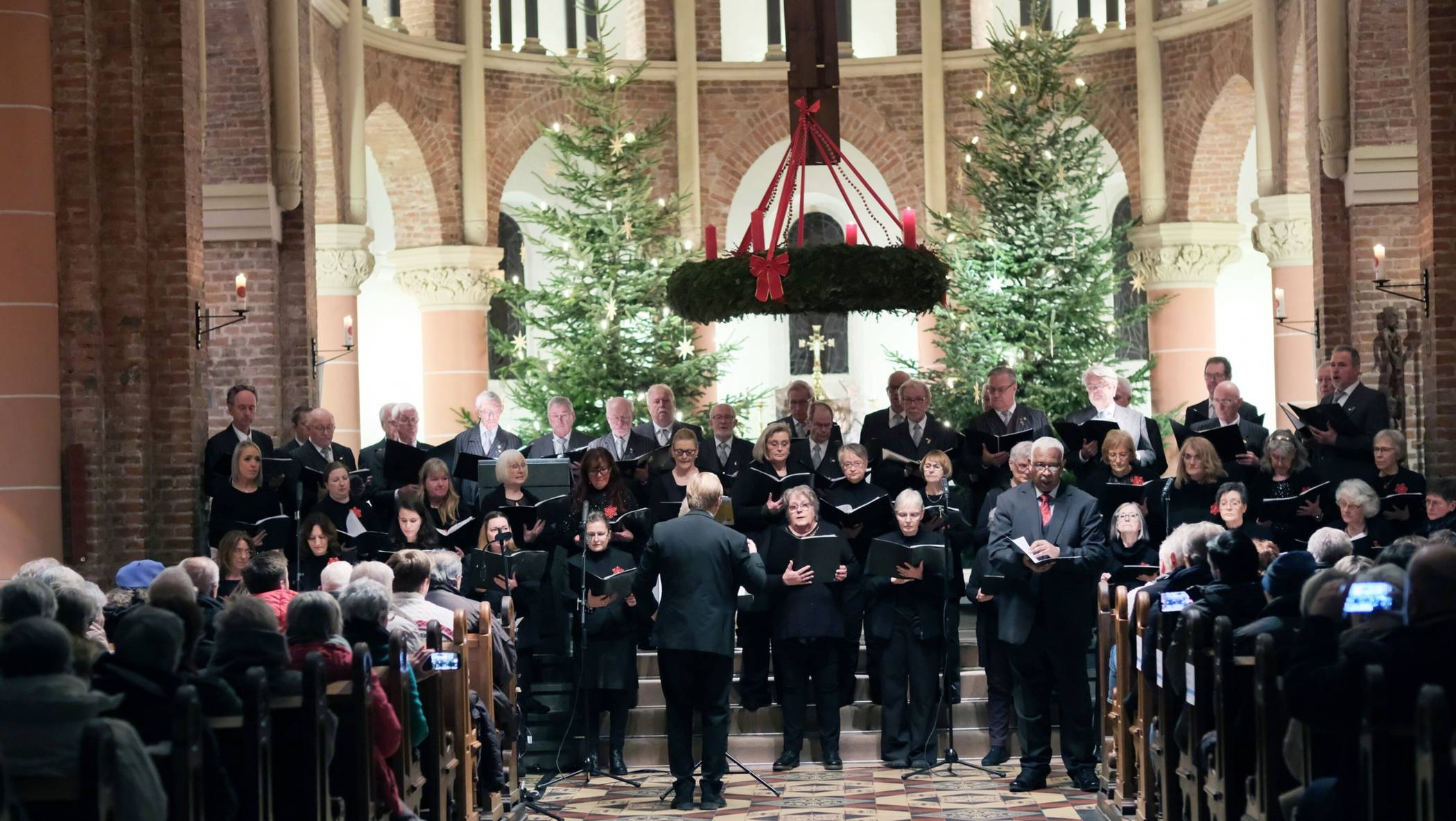 Wuppertals Polizeichöre mit Konzert in St. Suitbertus