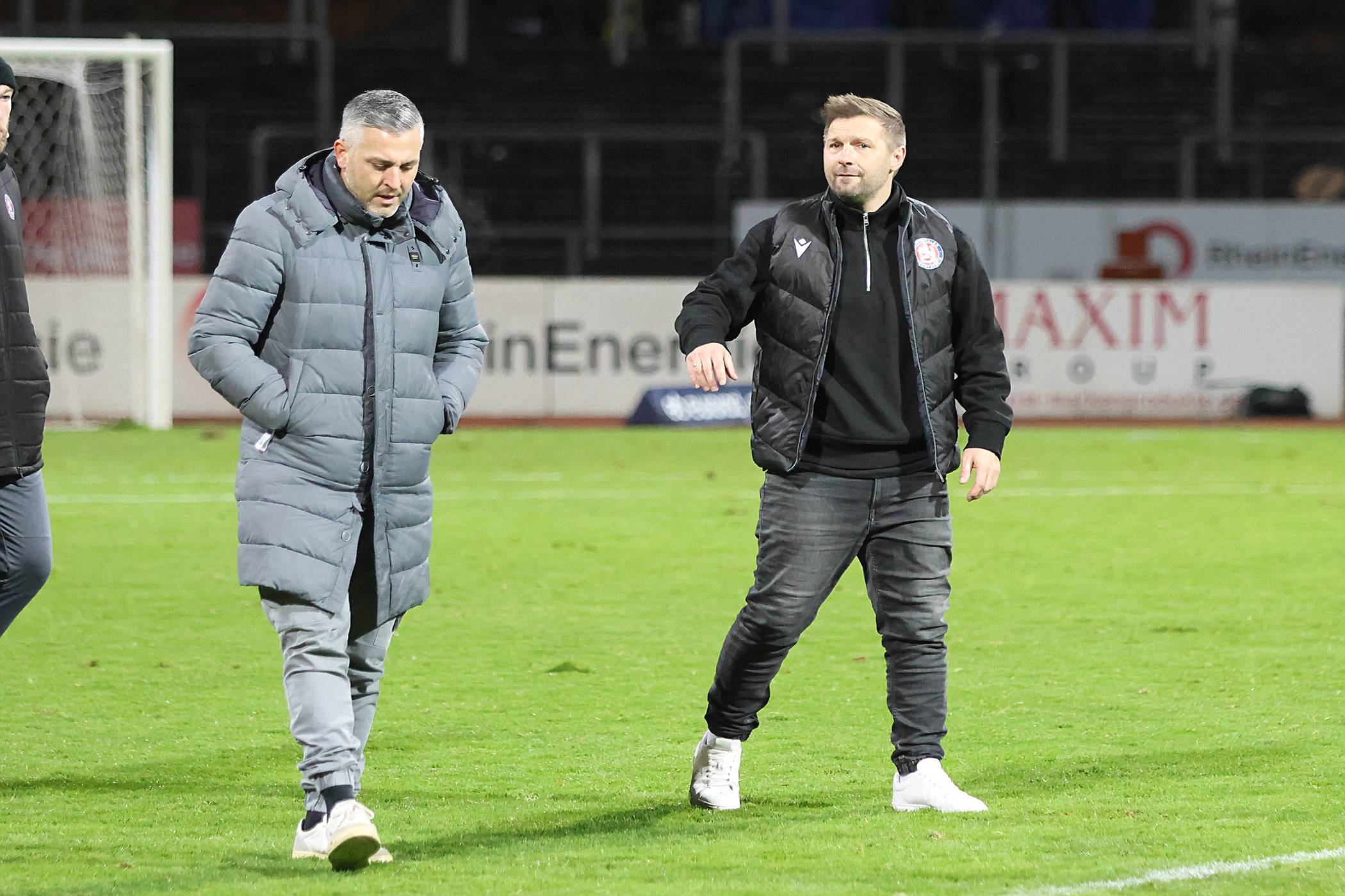 Nicht zufrieden: WSV-Sportchef Gaetano Manno (li.) und Trainer Sebastian Tyrala. 