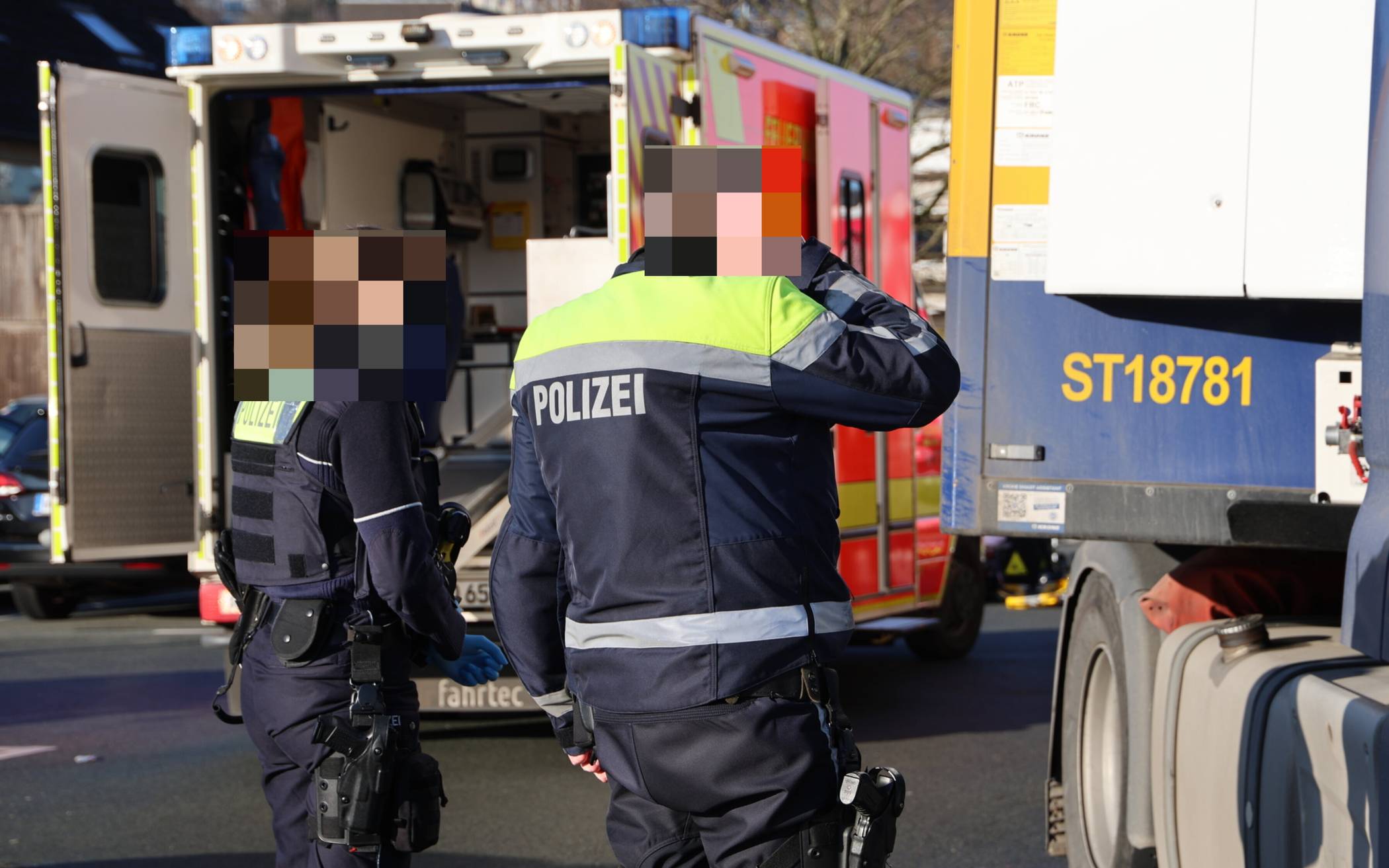 Schwerer Unfall auf Parkplatz
