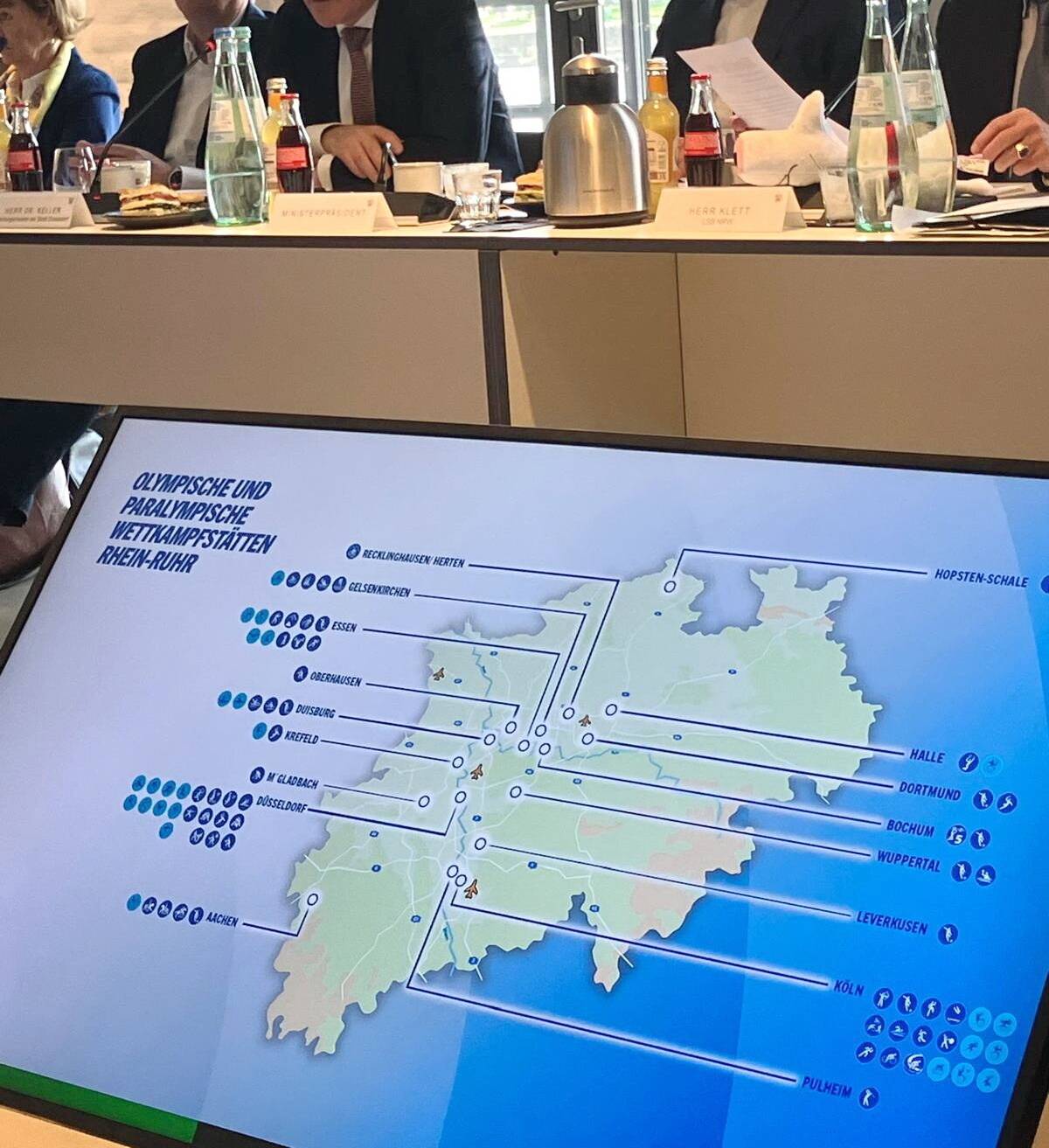 Bei einer Veranstaltung des Deutschen Olympischen Sportbundes (DOSB) im Mai 2025 in Köln ist Wuppertal auf der Anzeigetafel der teilnehmenden NRW-Städte vertreten.