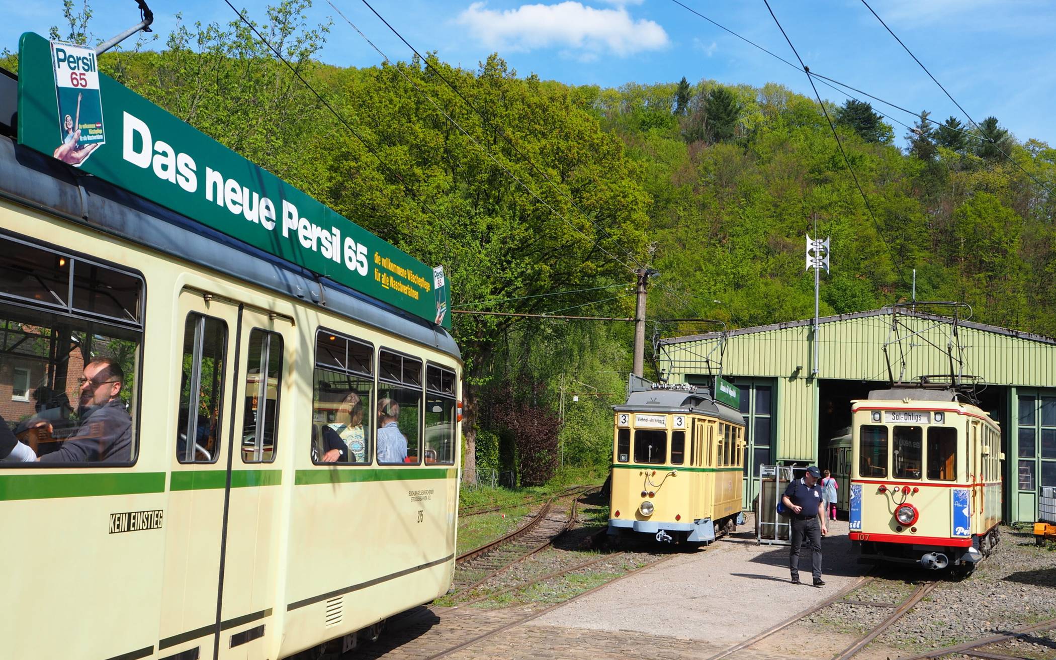 Drei der historischen Bahnen.