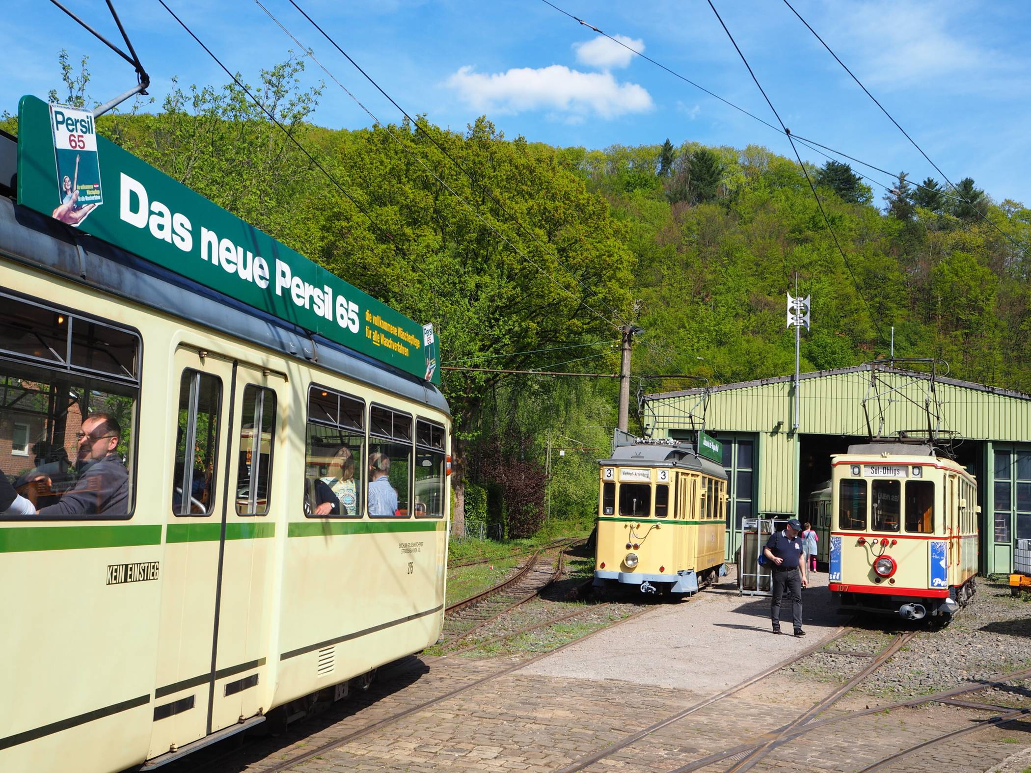 Drei der historischen Bahnen.