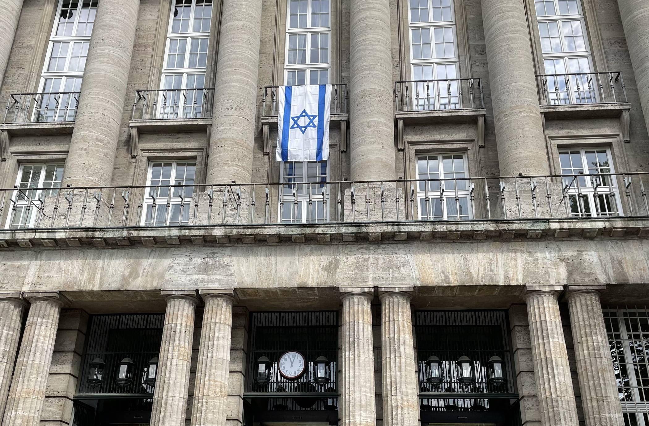 Israel-Flagge am Wuppertaler Rathaus (Symbolbild).
