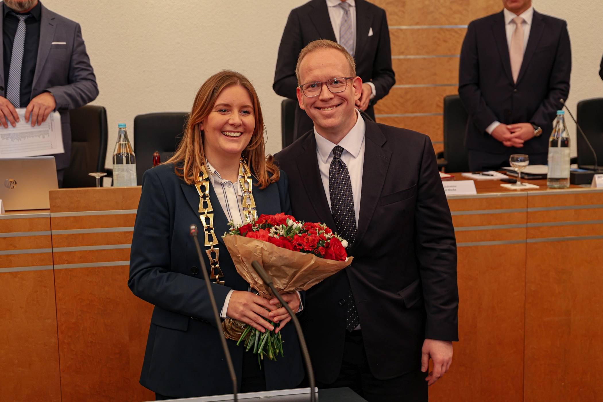Oberbürgermeisterin Miriam Scherff und der SPD-Fraktionsvoritzende Ben Thunecke in der konstituierenden Ratssitzung.