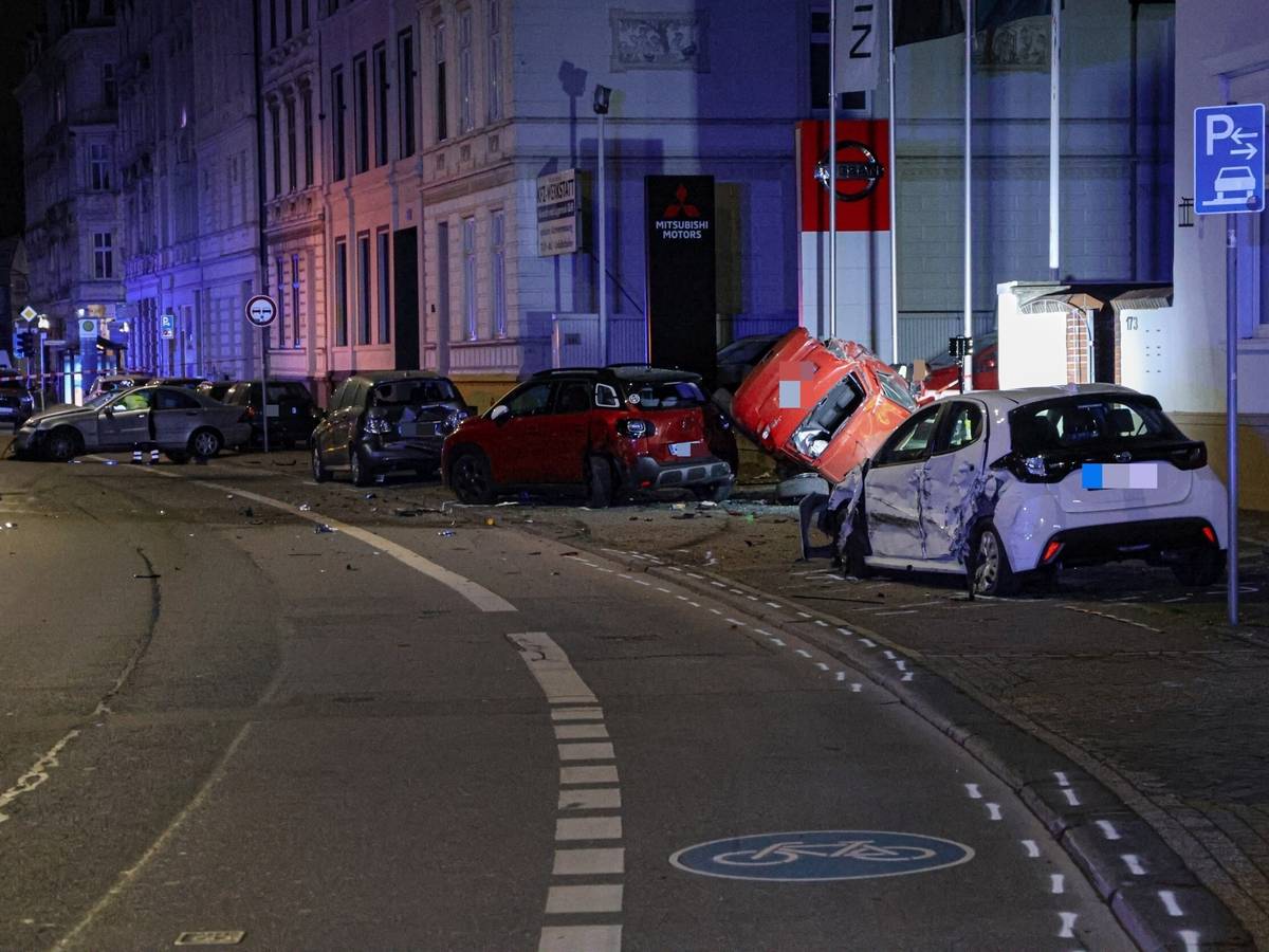 Hoher Sachschaden nach Unfall auf B7